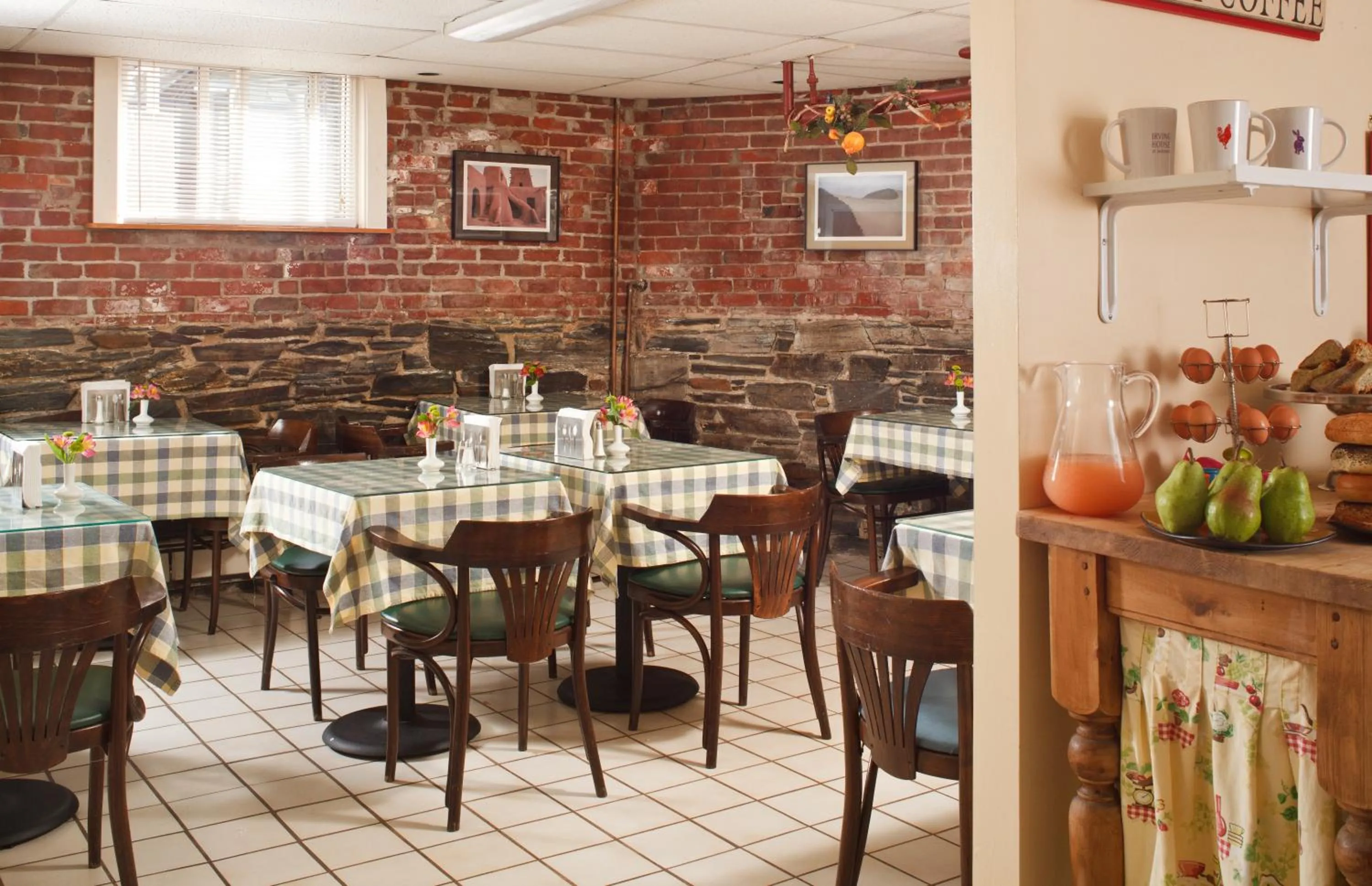 Restaurant/places to eat in Irving House at Harvard