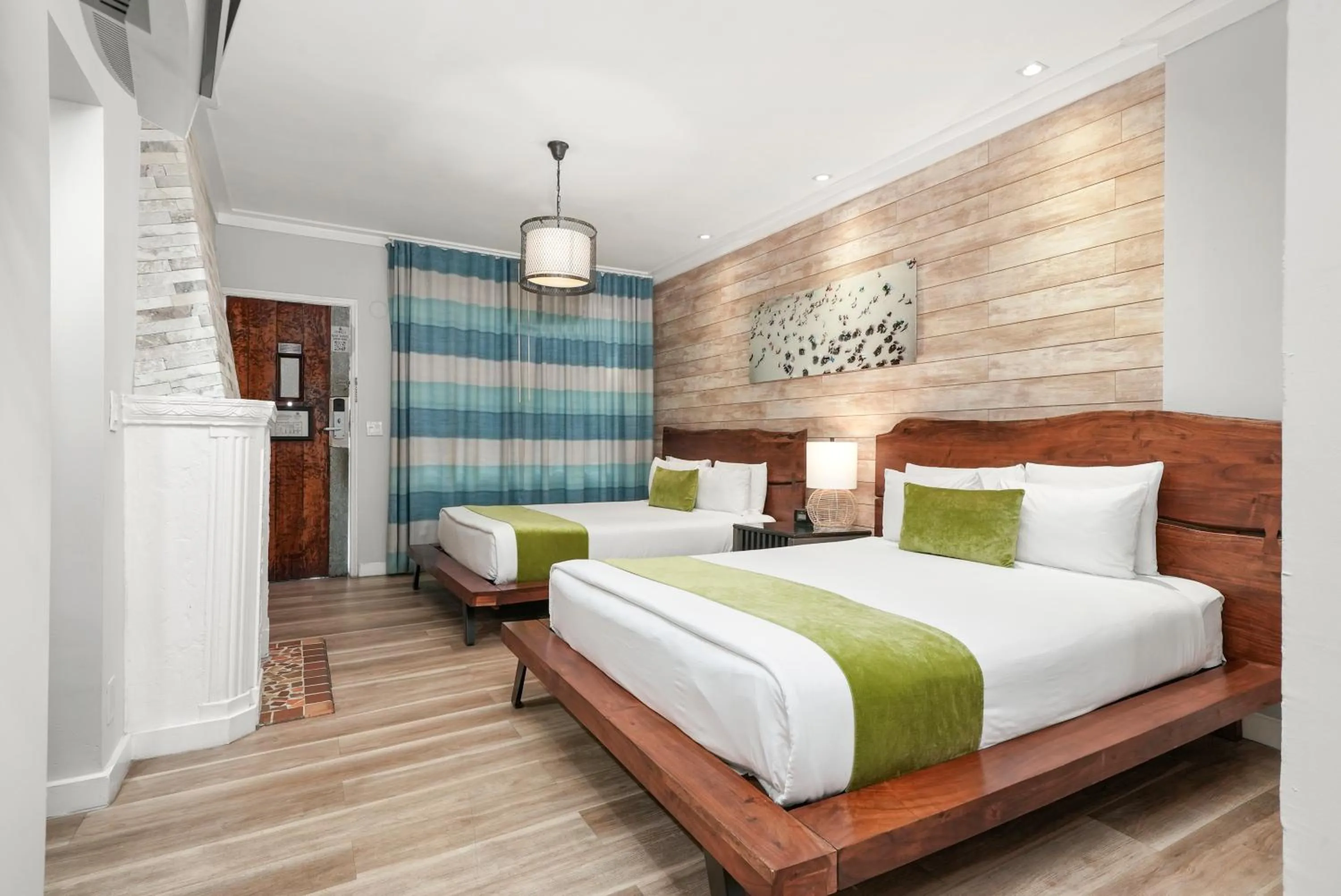 Bedroom, Bed in Chesterfield Hotel & Suites