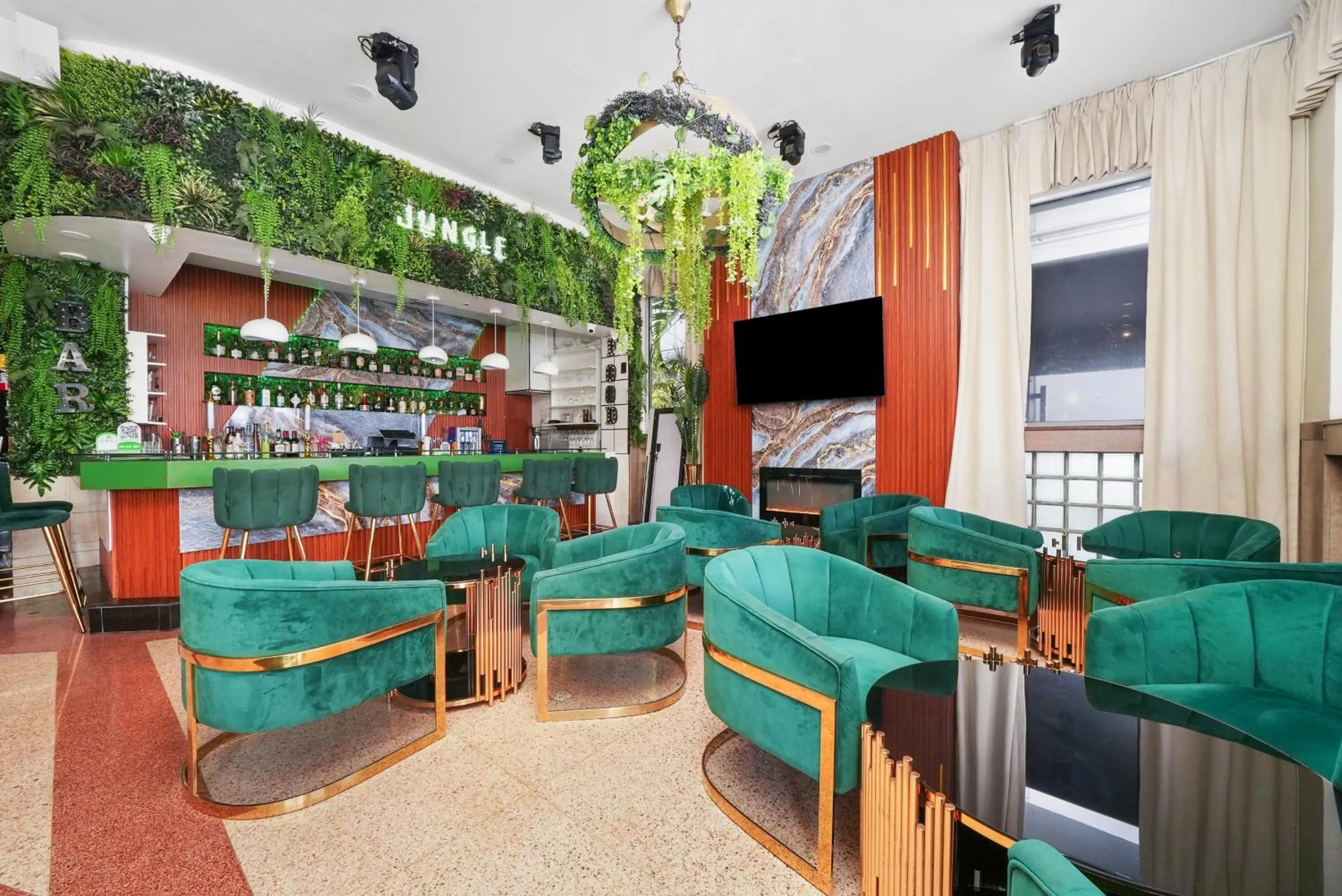 Lounge or bar in Chesterfield Hotel & Suites