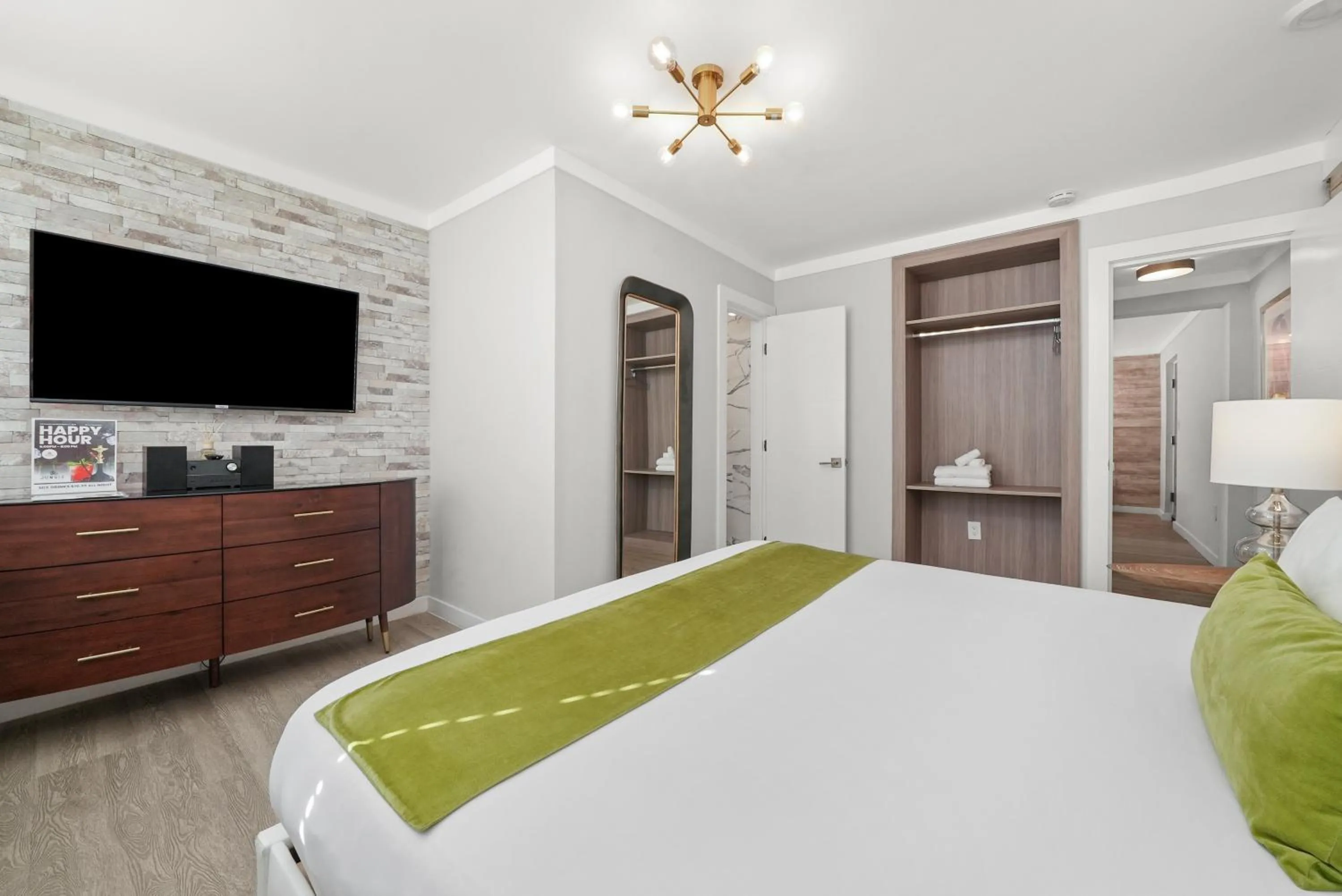 Bedroom, Bed in Chesterfield Hotel & Suites