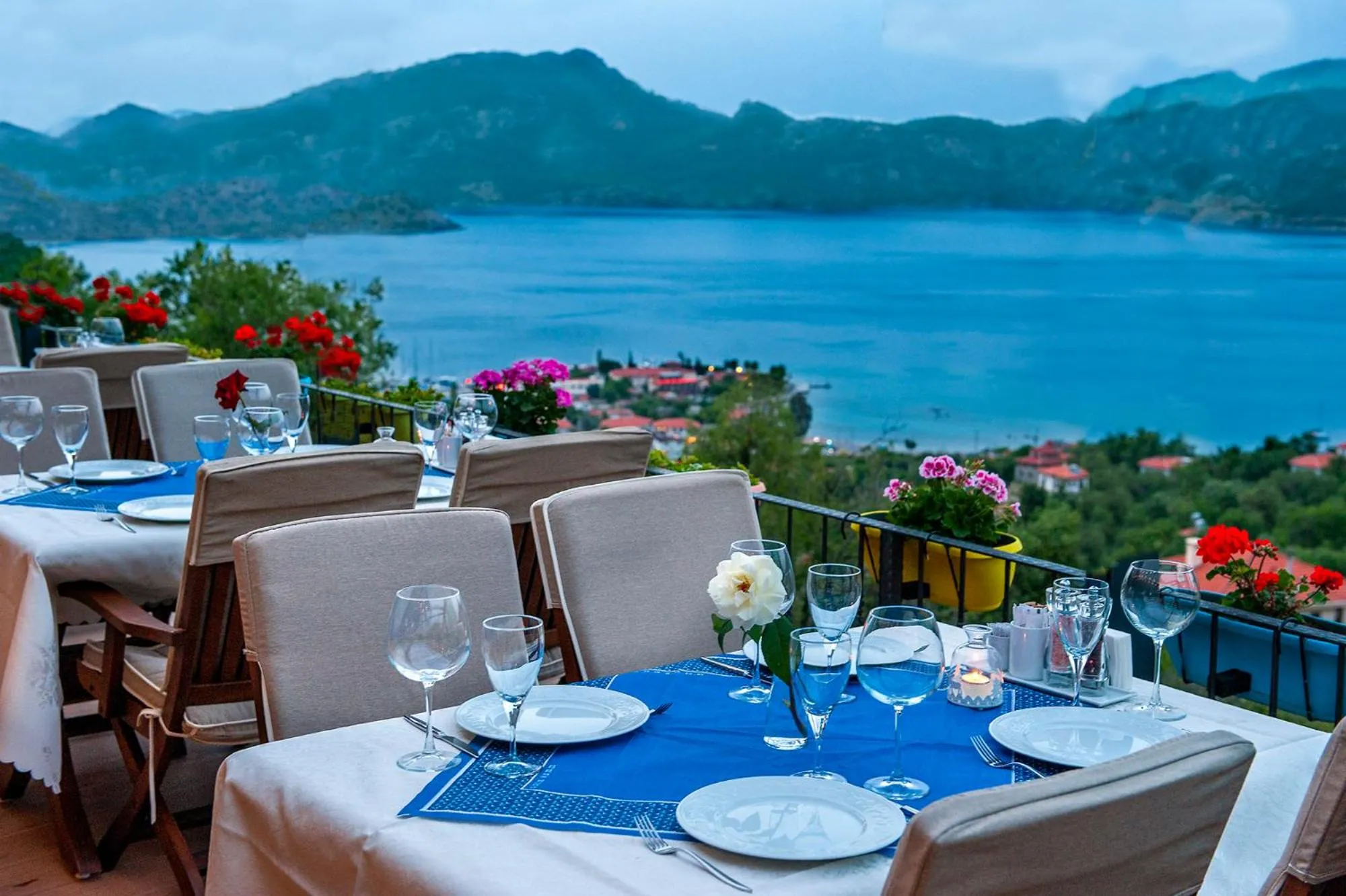 Restaurant/places to eat in Swan Lake Hotel - Adult Only