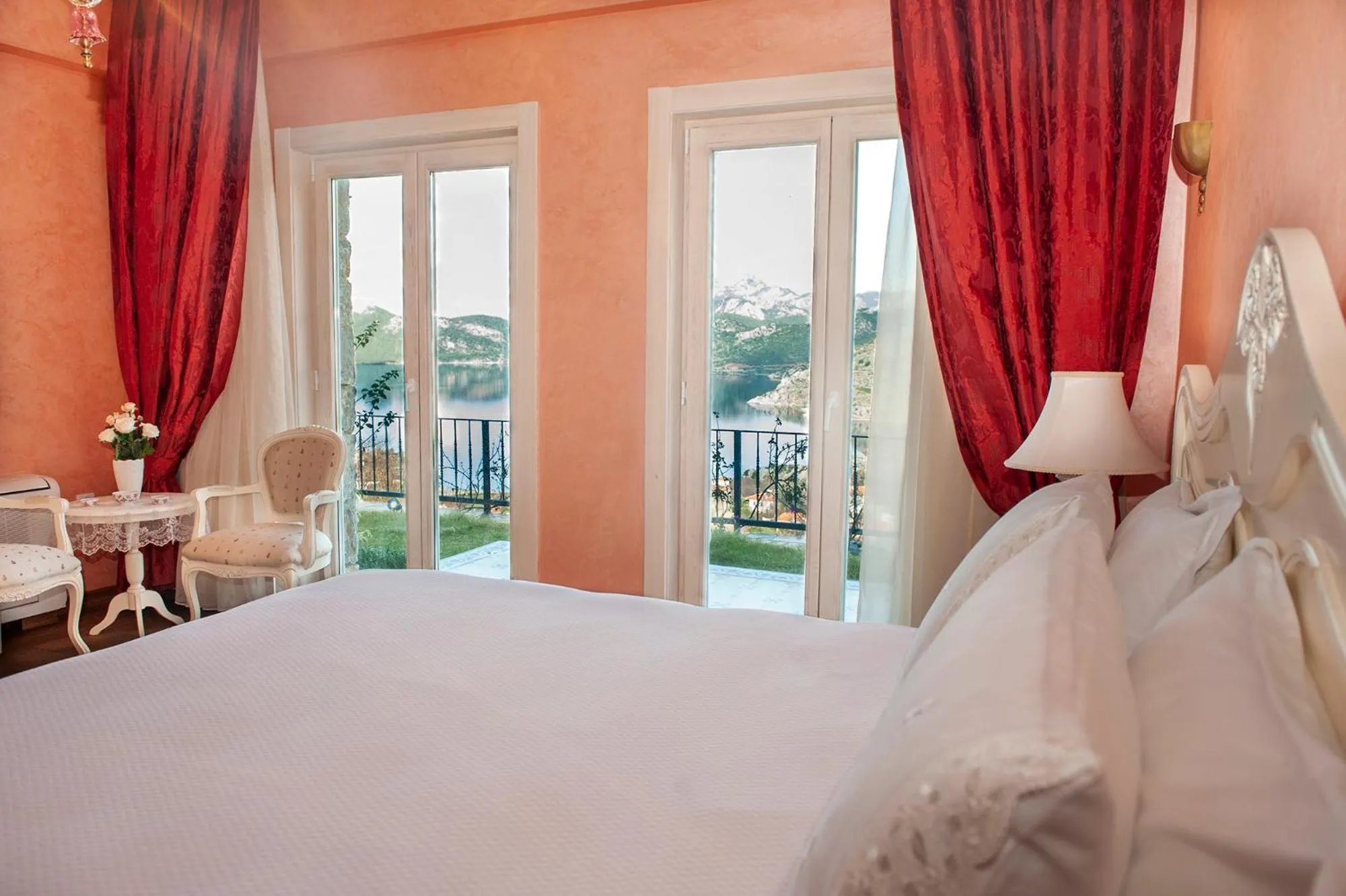 Bed in Swan Lake Hotel - Adult Only