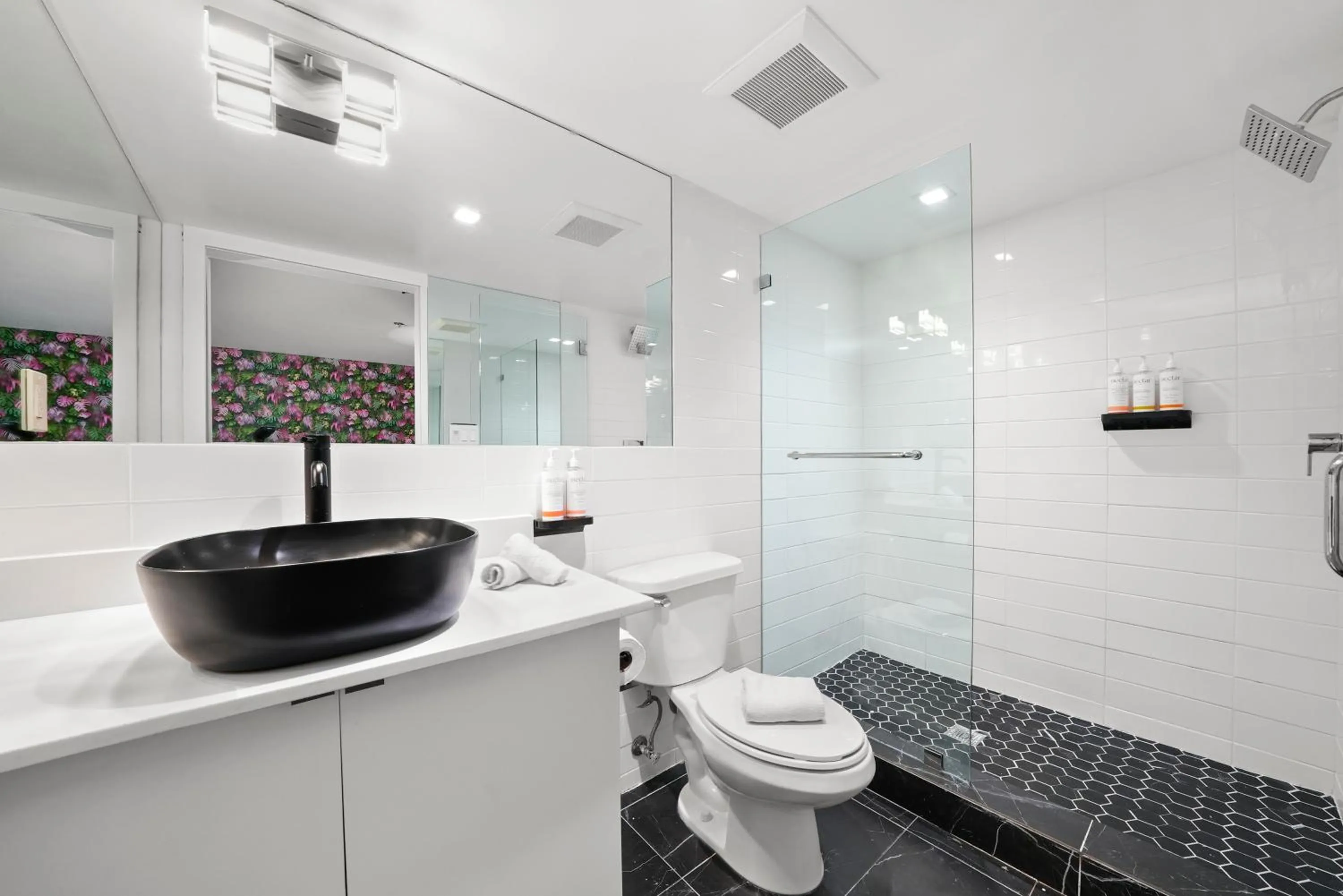 Bathroom in Whitelaw Hotel