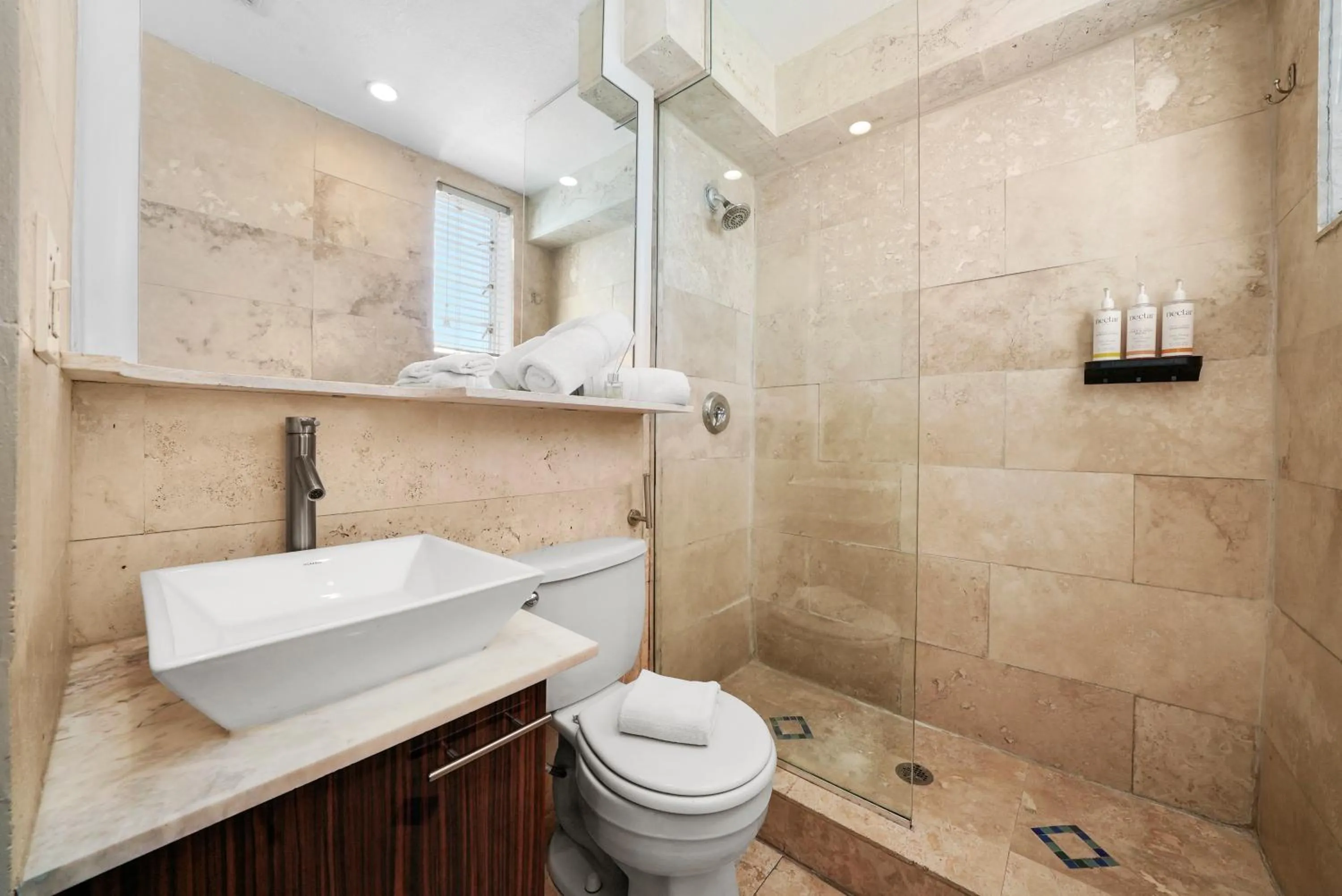 Bathroom in Whitelaw Hotel