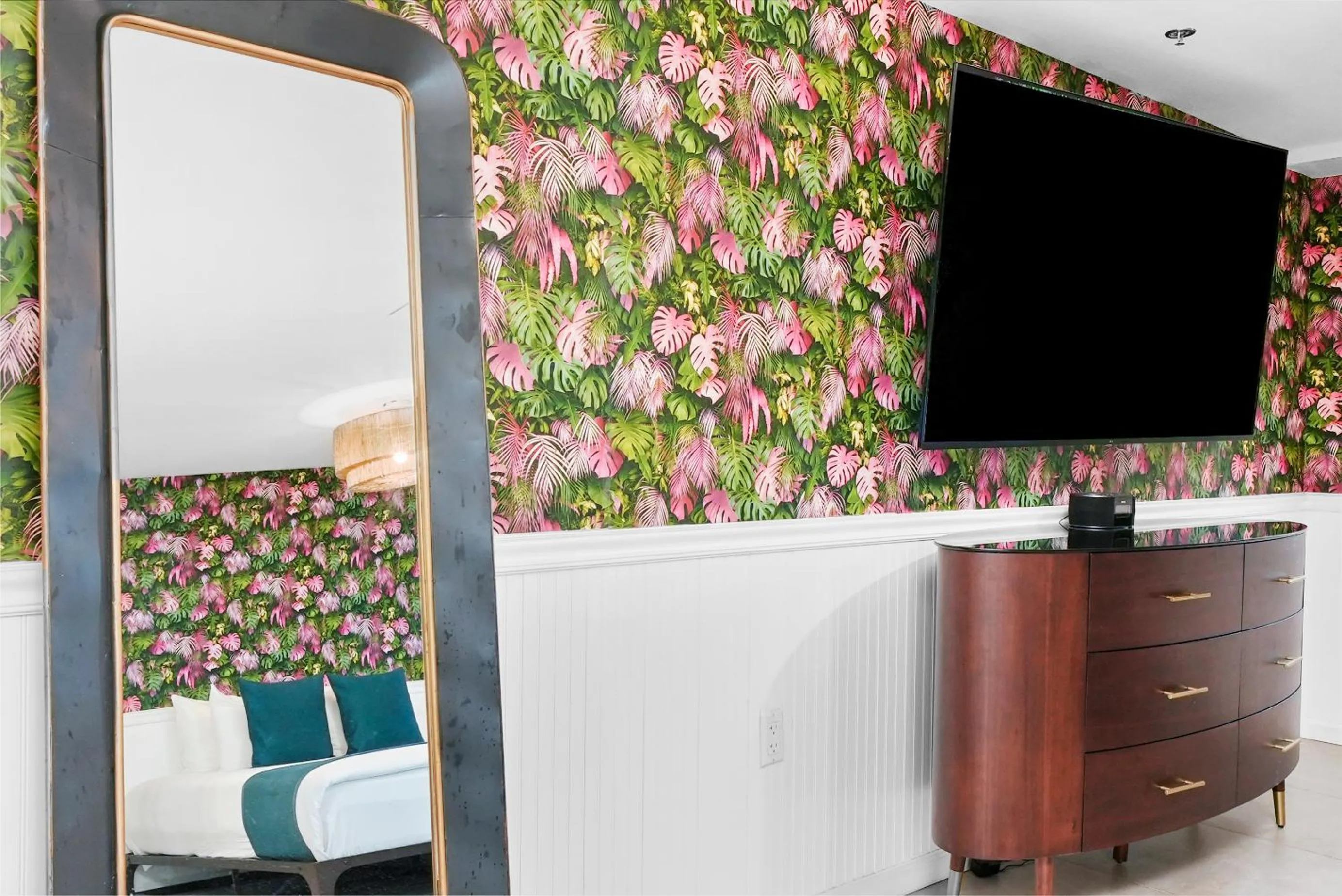 TV and multimedia in Whitelaw Hotel