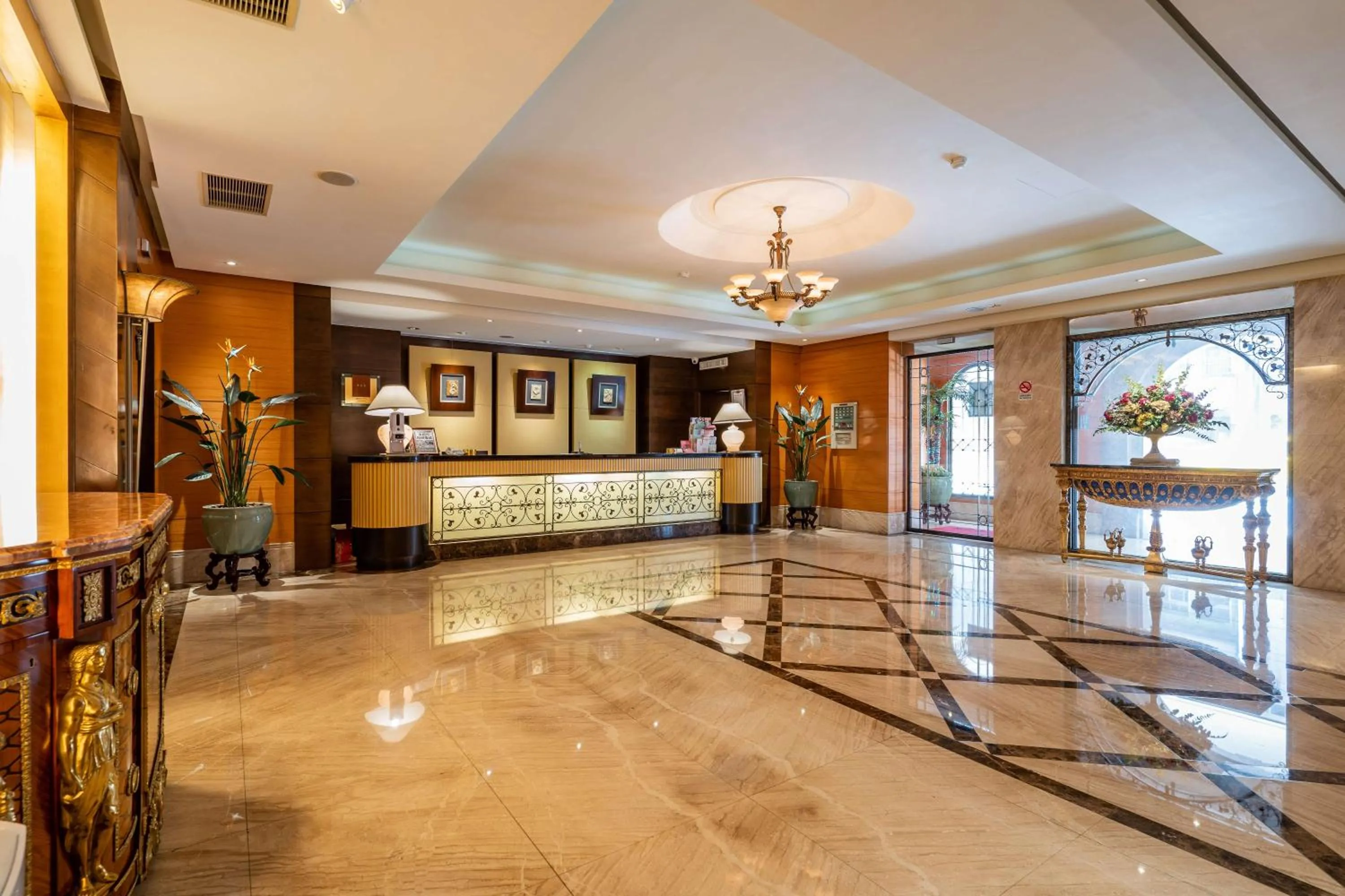 Lobby or reception in Waikoloa Hotel