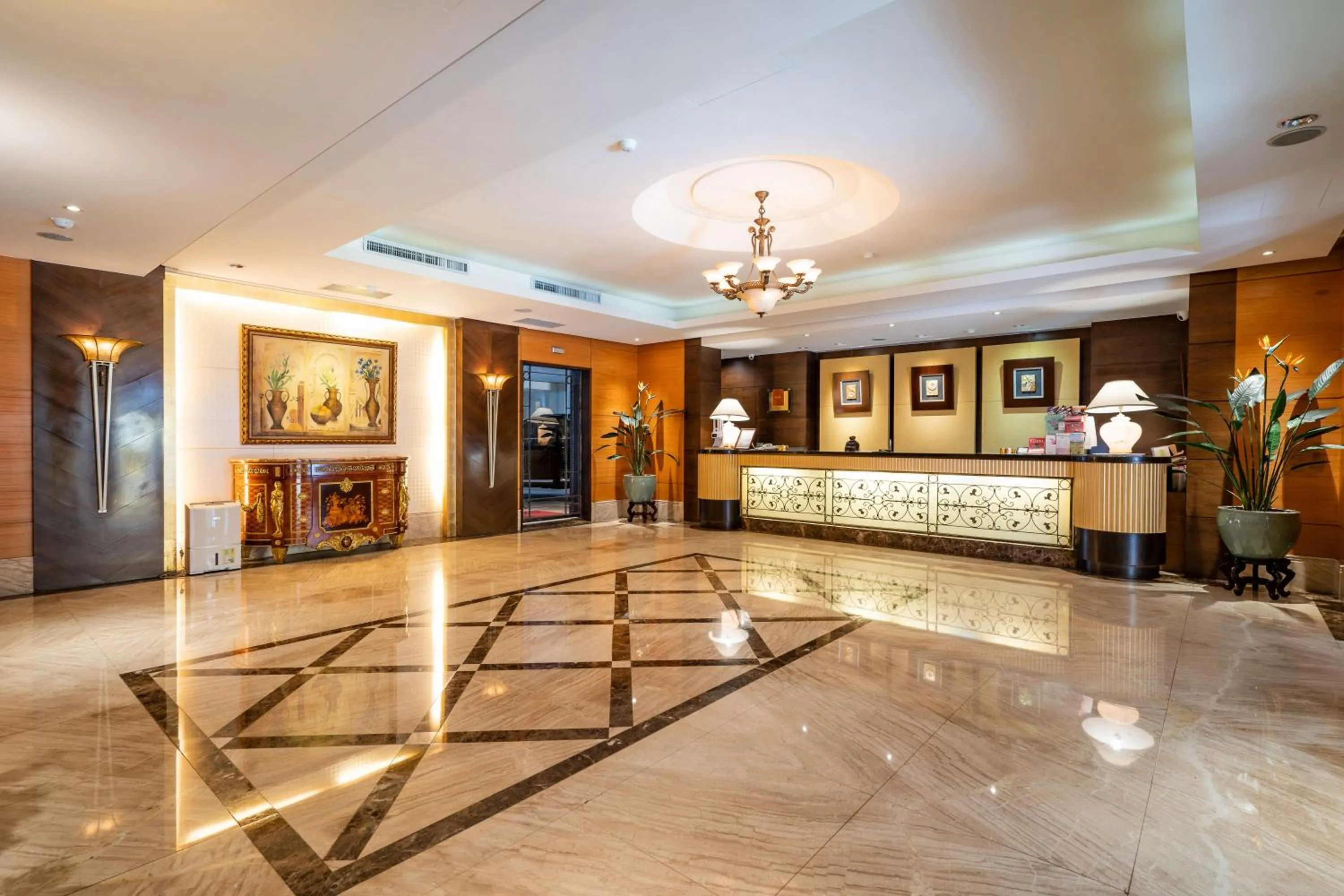 Lobby or reception in Waikoloa Hotel