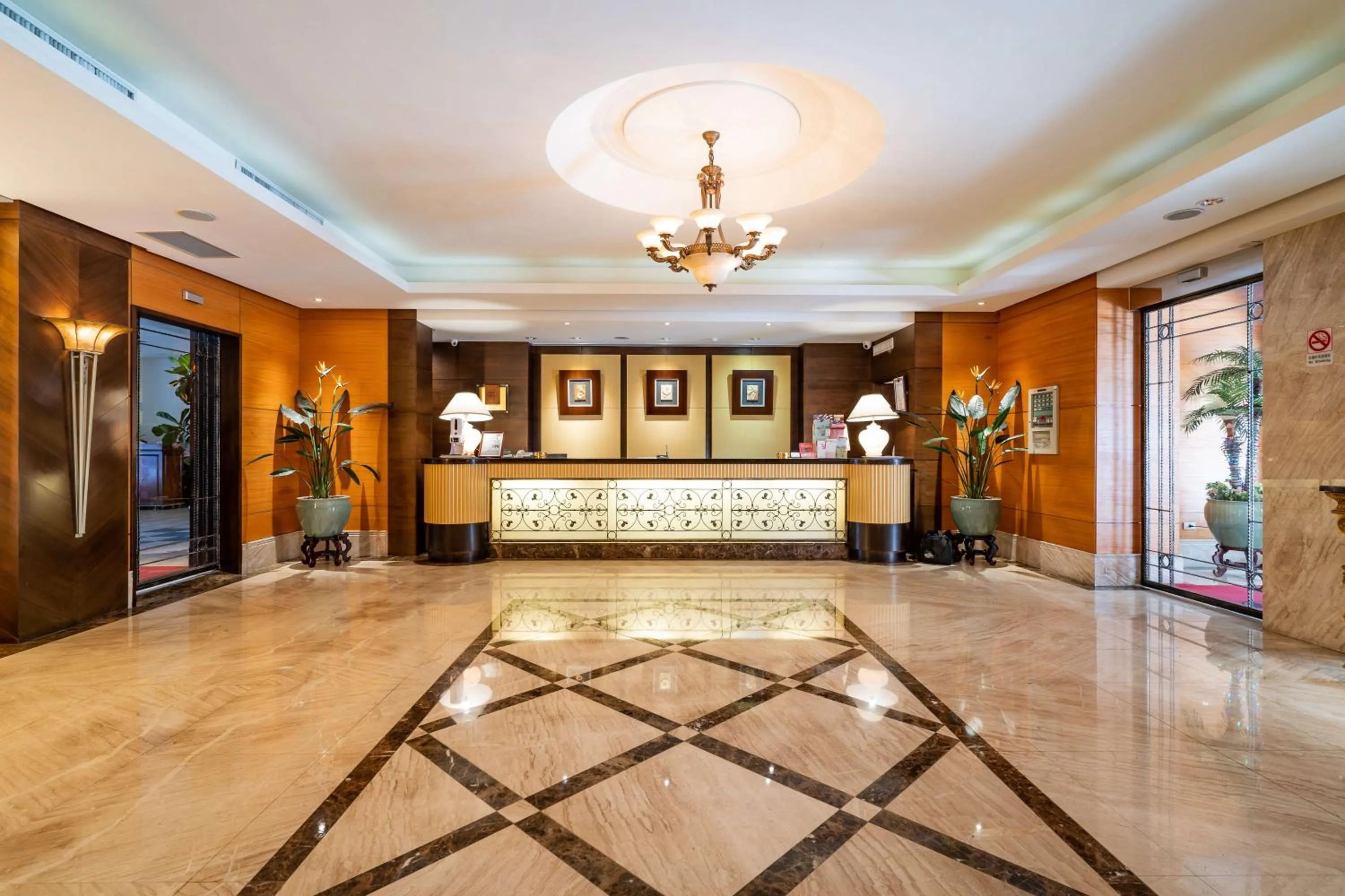 Lobby or reception in Waikoloa Hotel