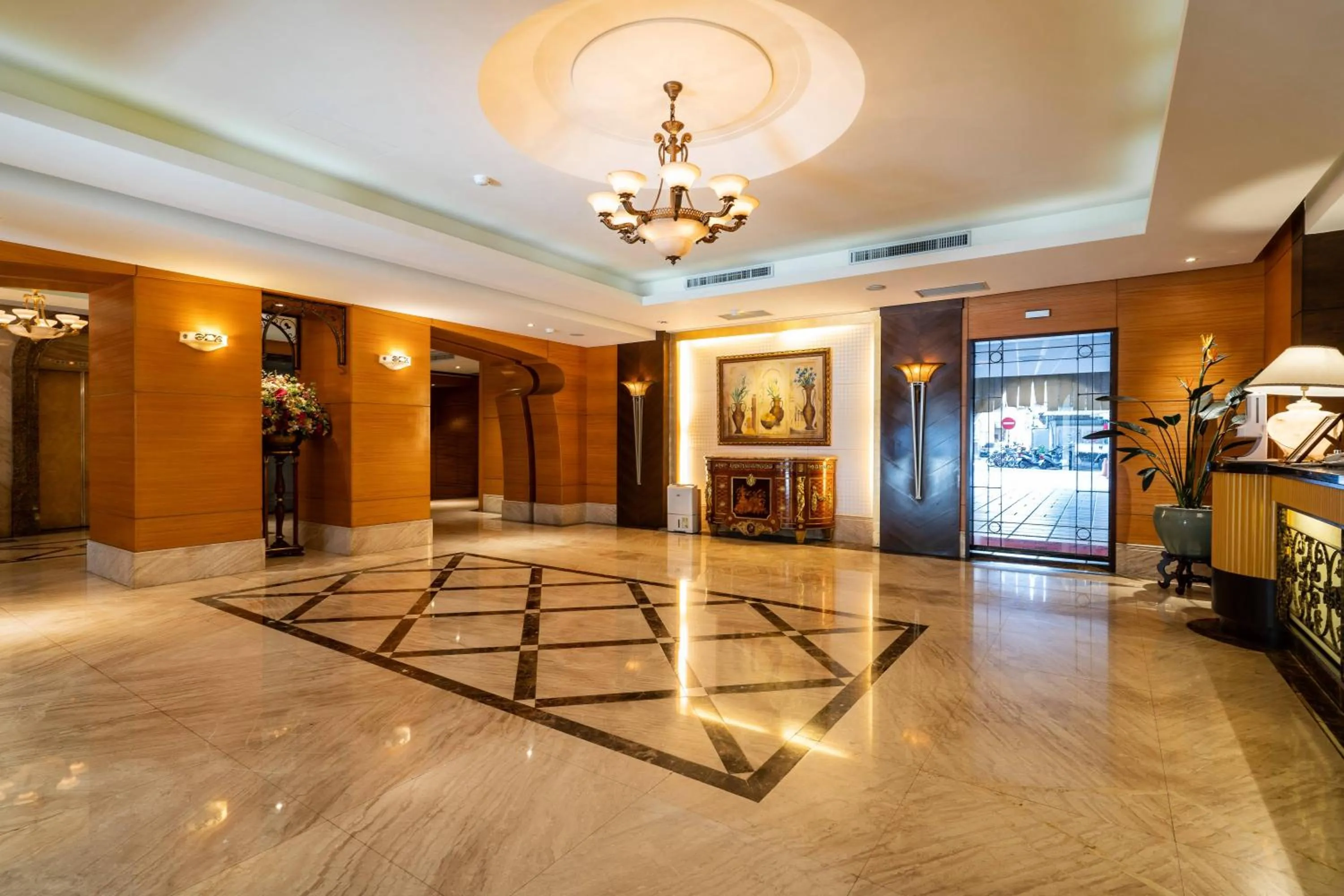 Lobby or reception in Waikoloa Hotel