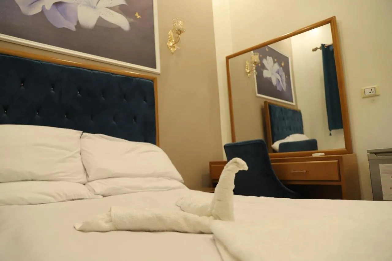 Bed in Golden Palace Hotel