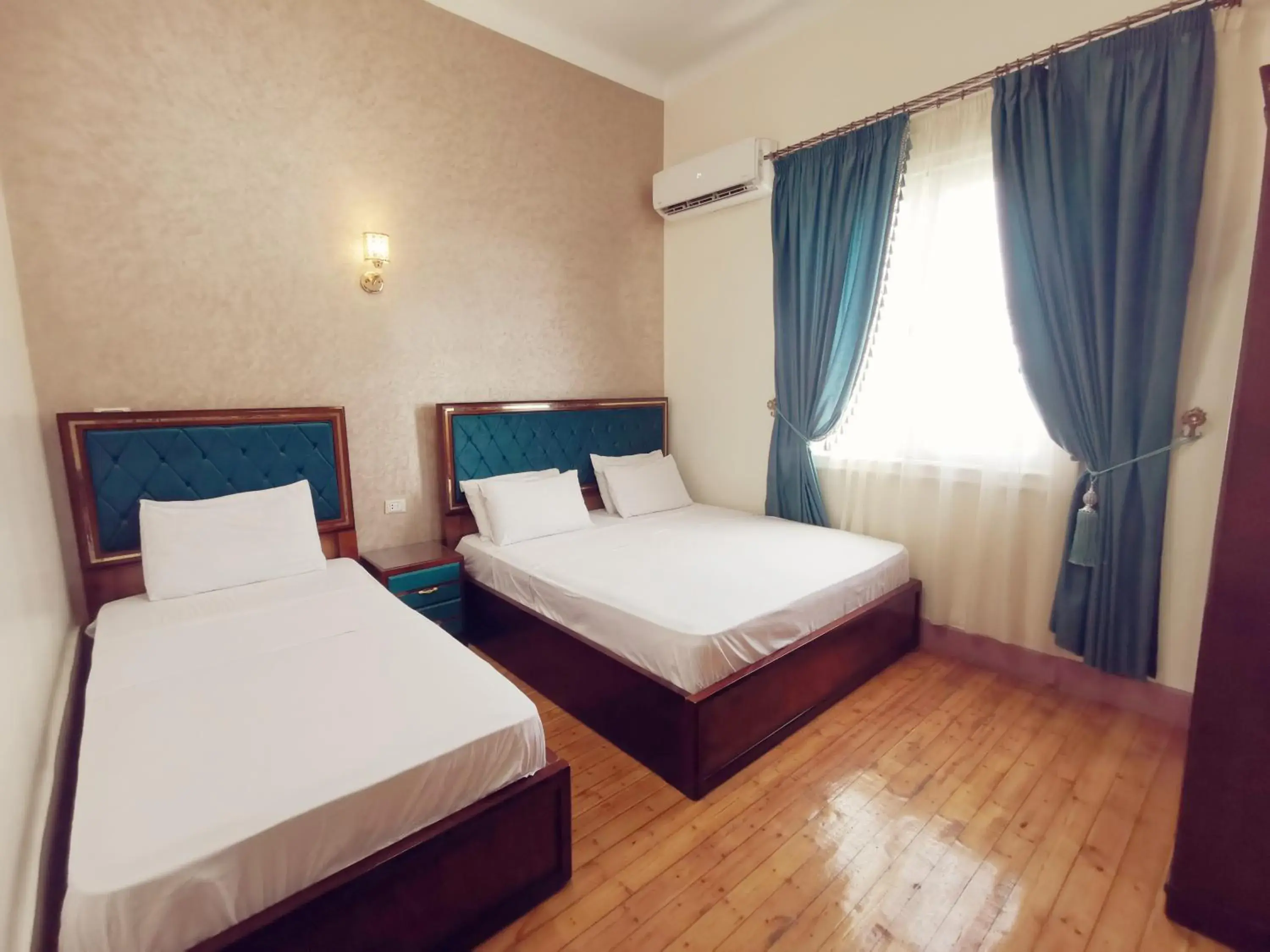 Comfort Triple Room in Golden Palace Hotel Comfort Triple Room in Golden Palace Hotel