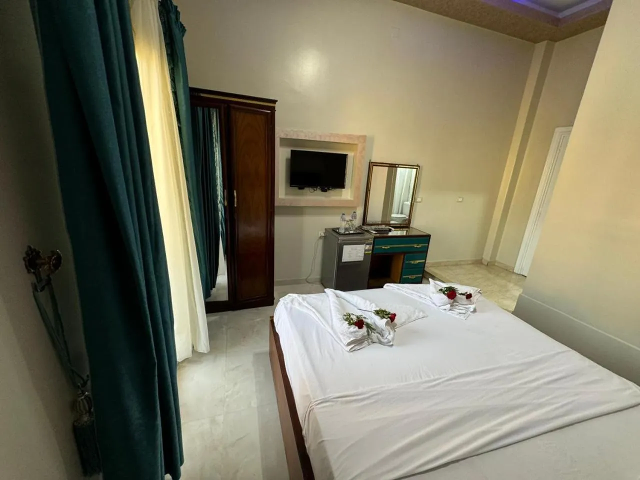 Bed in Golden Palace Hotel