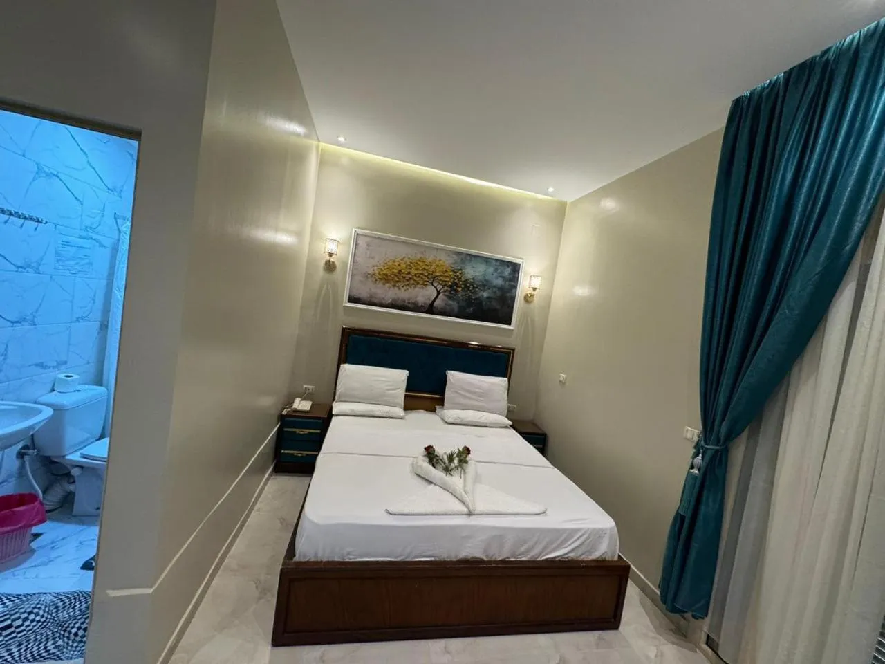 Bed in Golden Palace Hotel