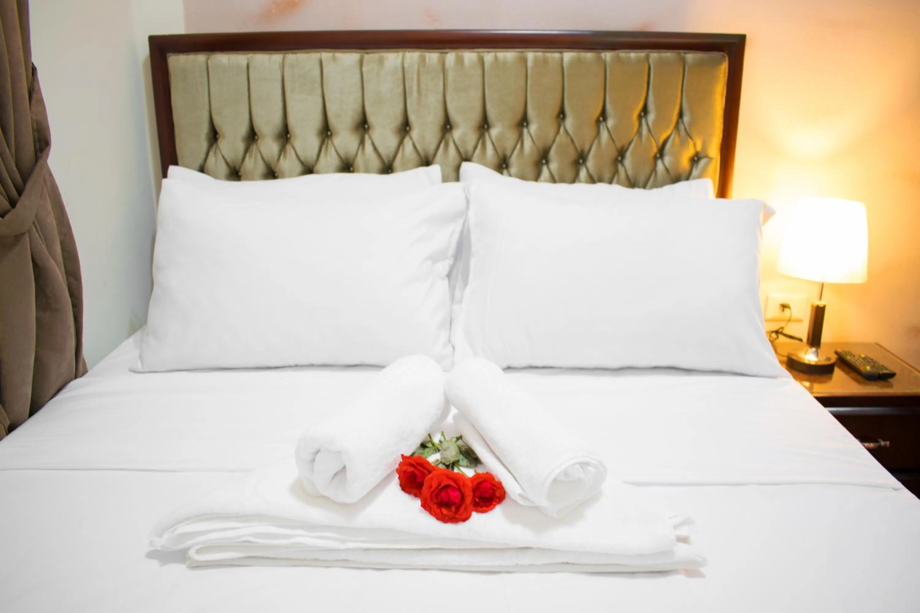 Bed in Golden Palace Hotel