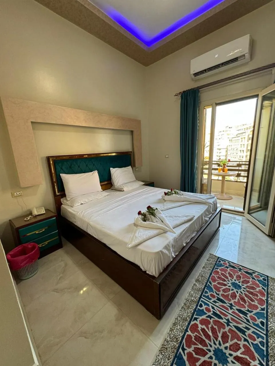 Bed in Golden Palace Hotel