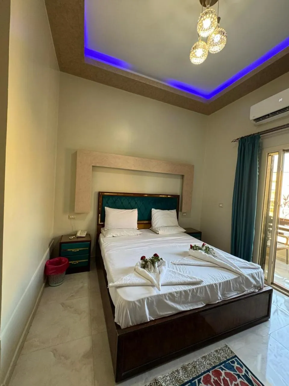 Bed in Golden Palace Hotel