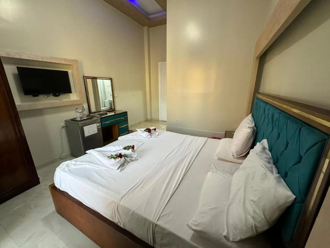 Bed in Golden Palace Hotel