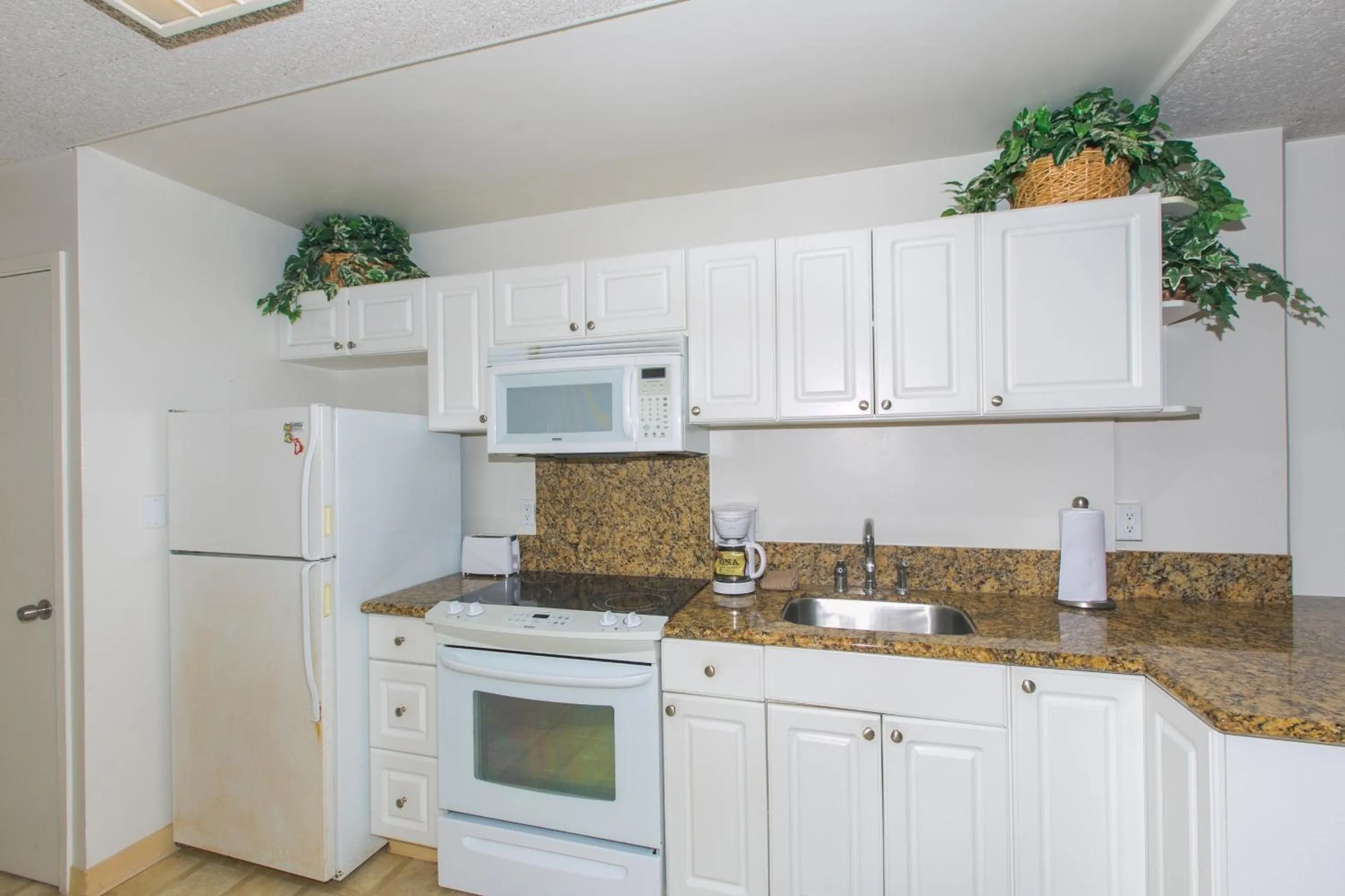 Ilikai Marina Studio City View Condos with Fully Equipped Kitchens & Free Wifi