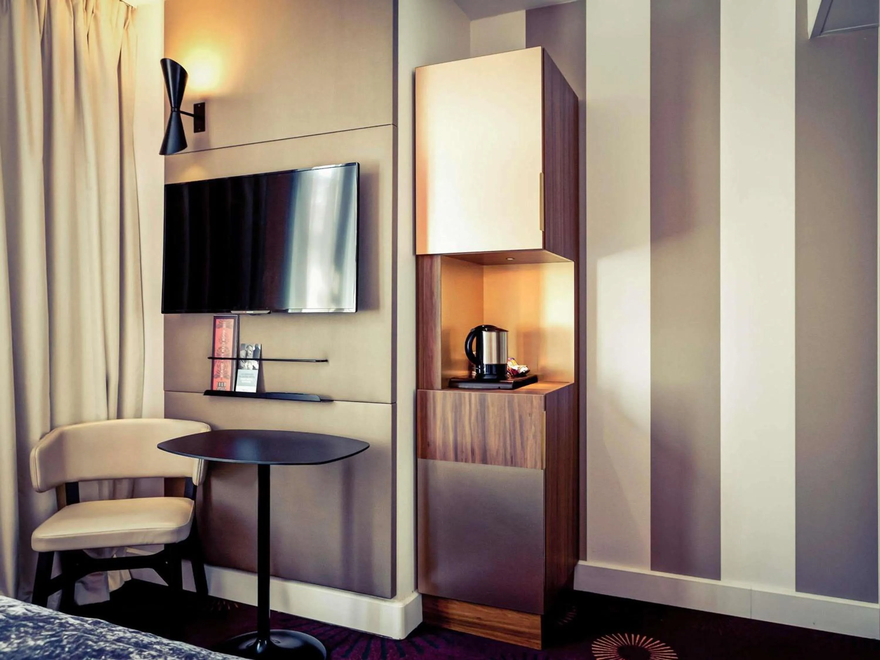 Bedroom, Bed in Mercure Lyon Centre Plaza République