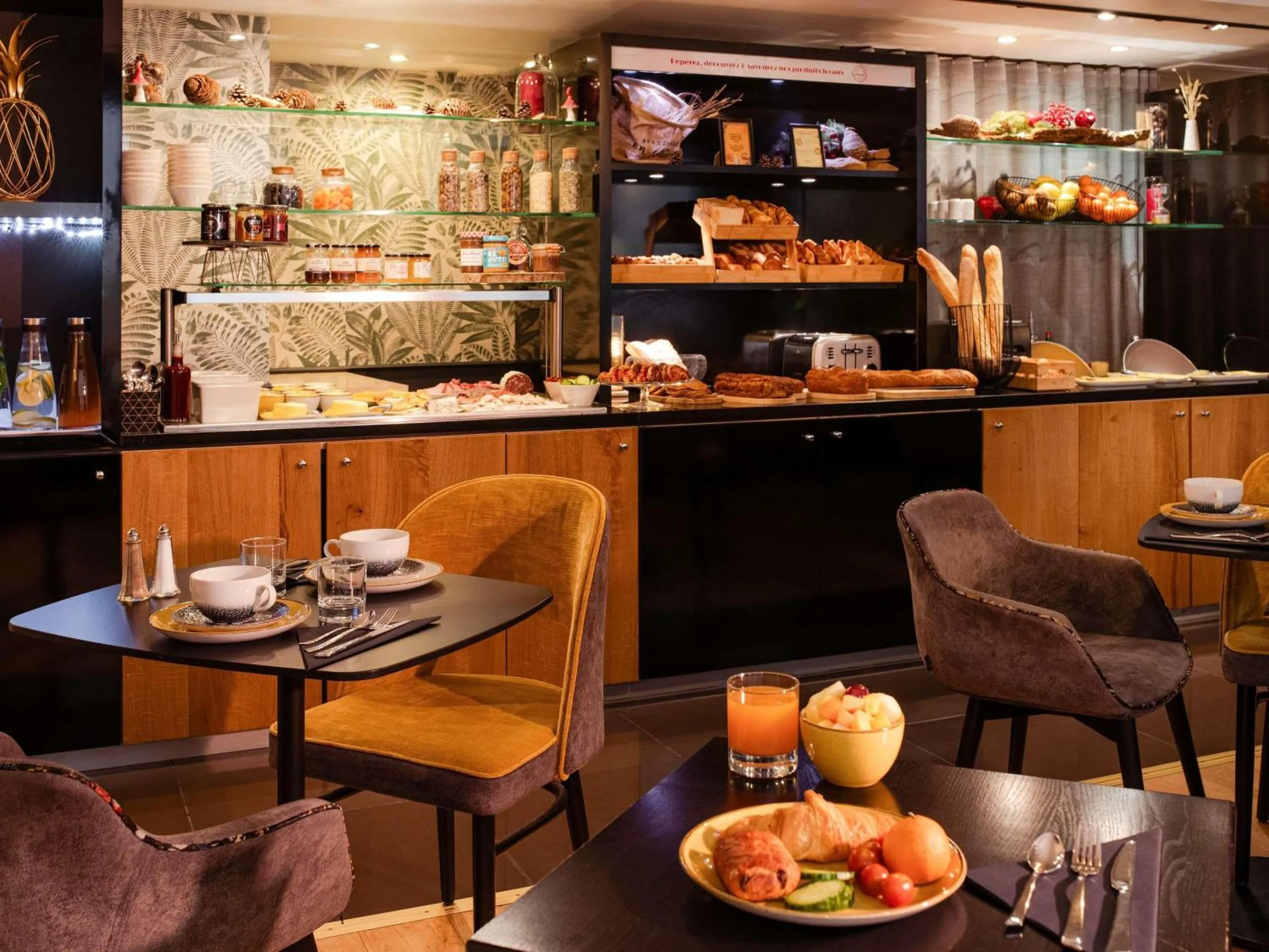 Breakfast in Mercure Lyon Centre Plaza République