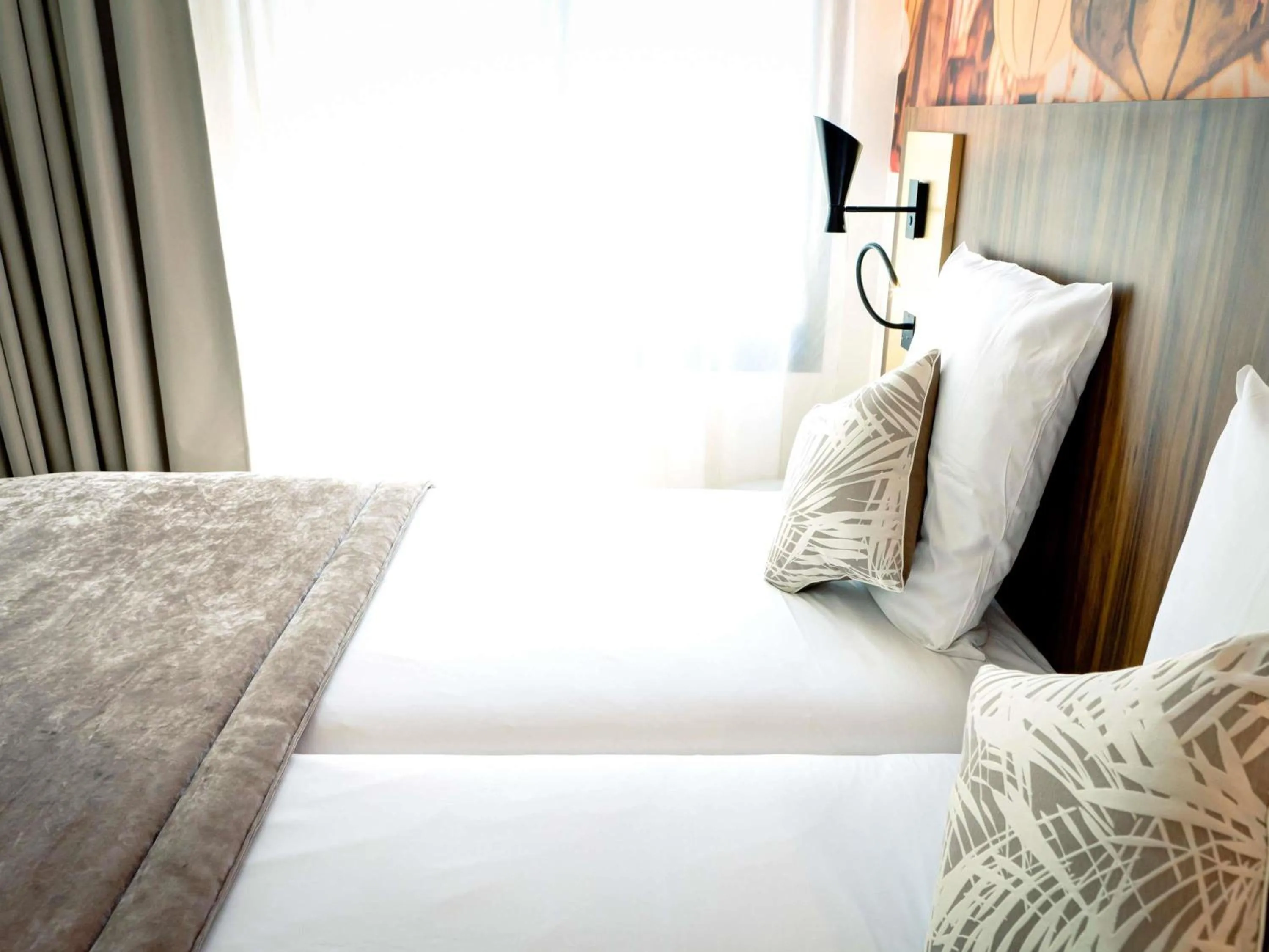 Bedroom, Bed in Mercure Lyon Centre Plaza République