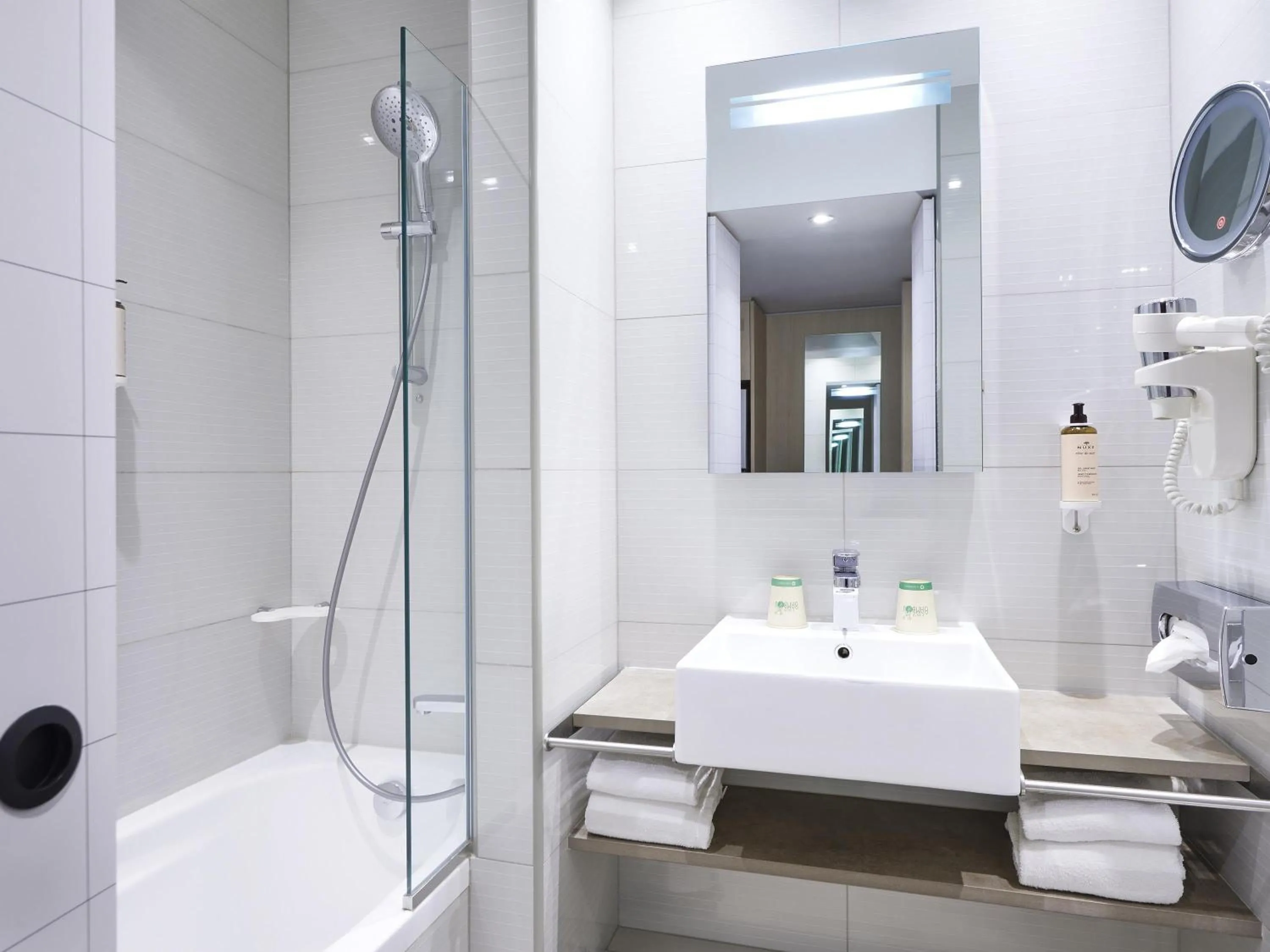 Bedroom in Mercure Paris 15 Porte de Versailles