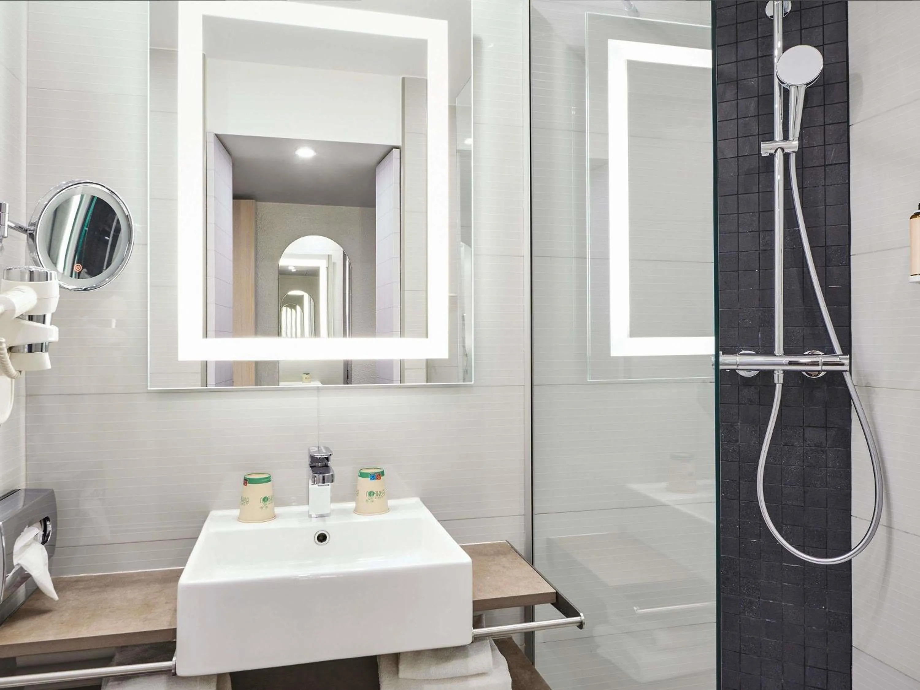 Bedroom in Mercure Paris 15 Porte de Versailles