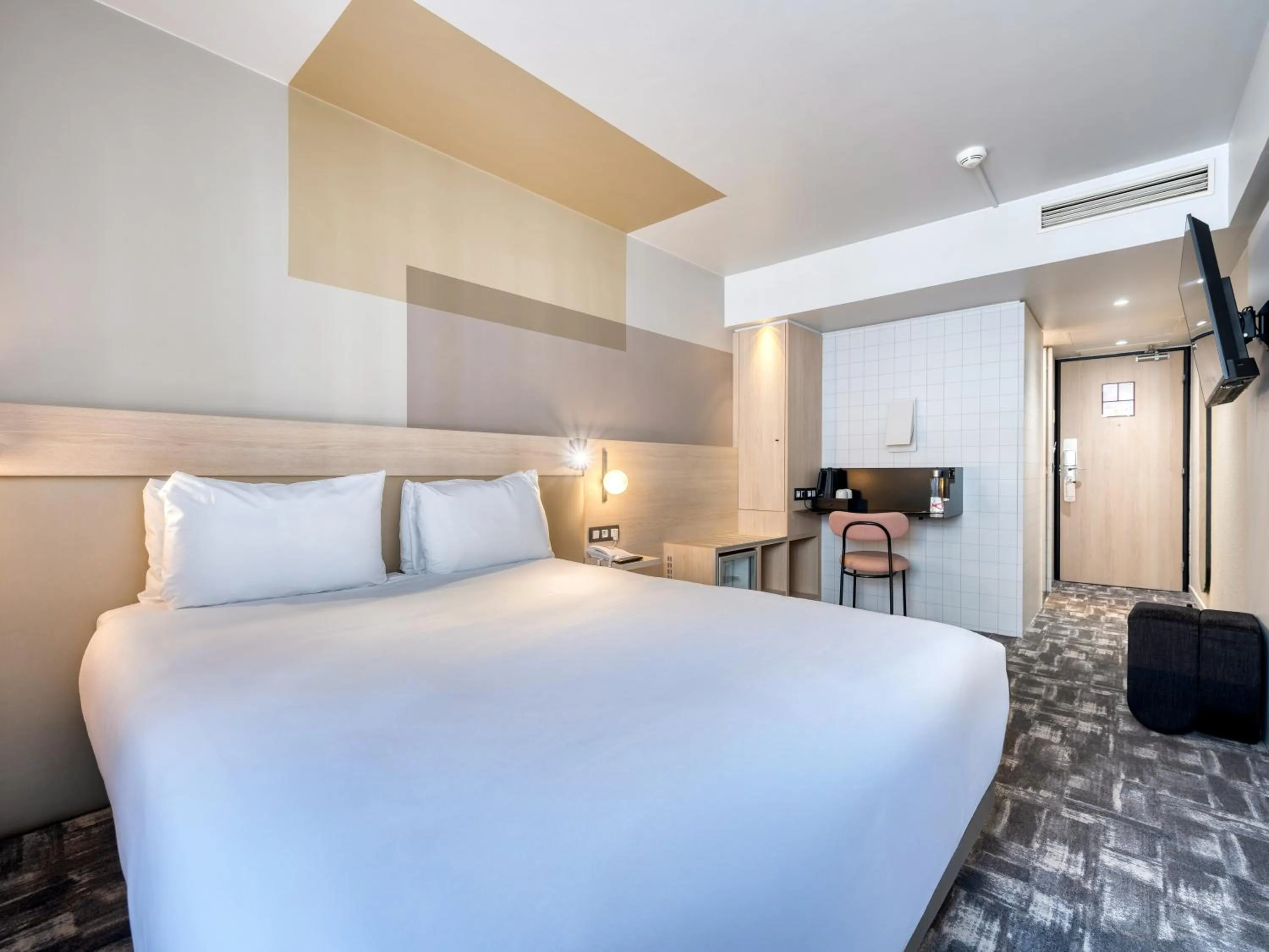 Bedroom, Bed in Mercure Paris 15 Porte de Versailles