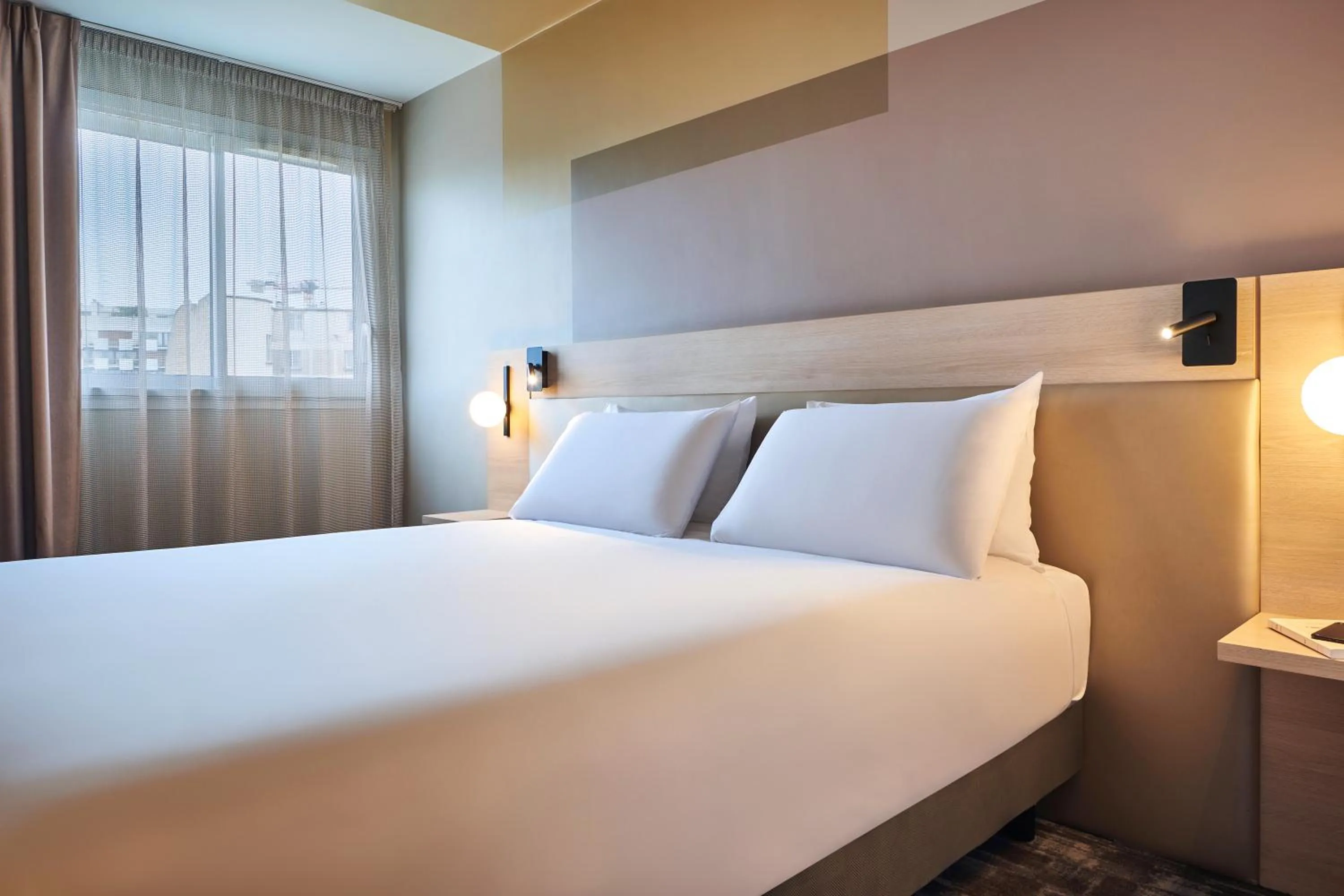 Bed in Mercure Paris 15 Porte de Versailles