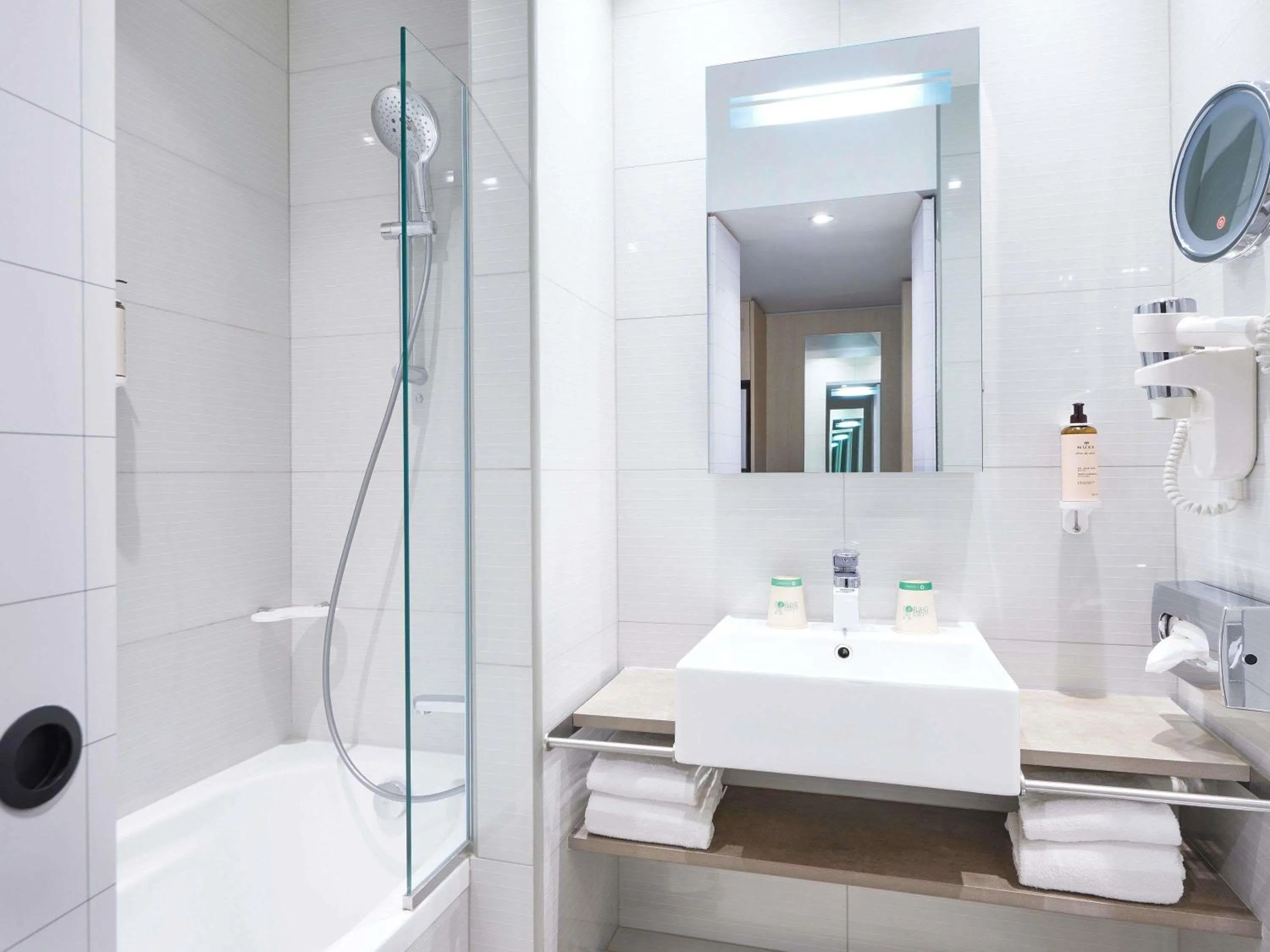 Bedroom in Mercure Paris 15 Porte de Versailles