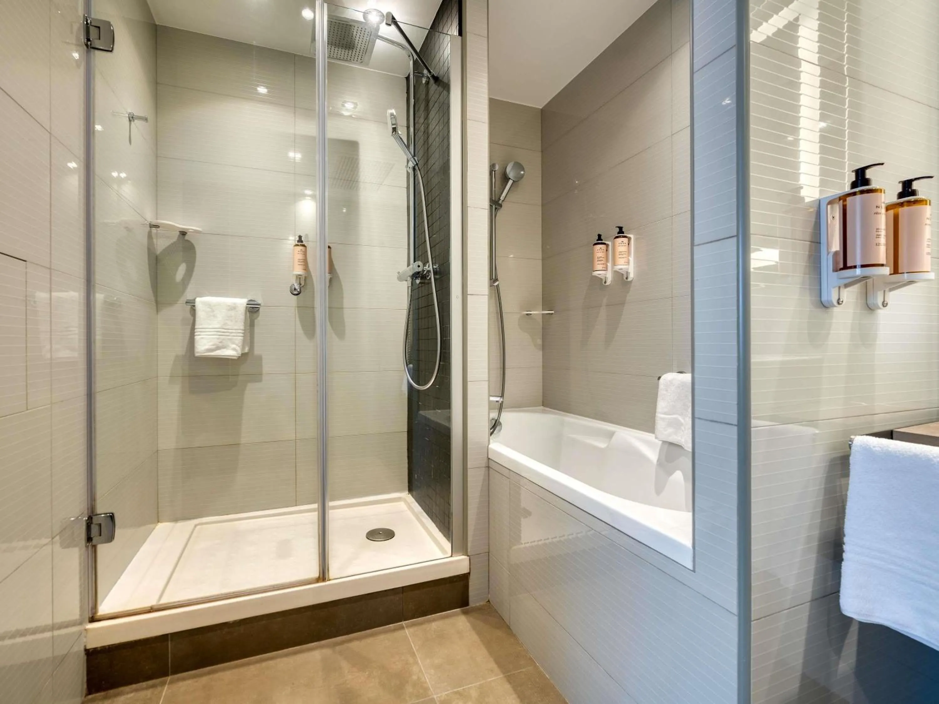 Bedroom in Mercure Paris 15 Porte de Versailles