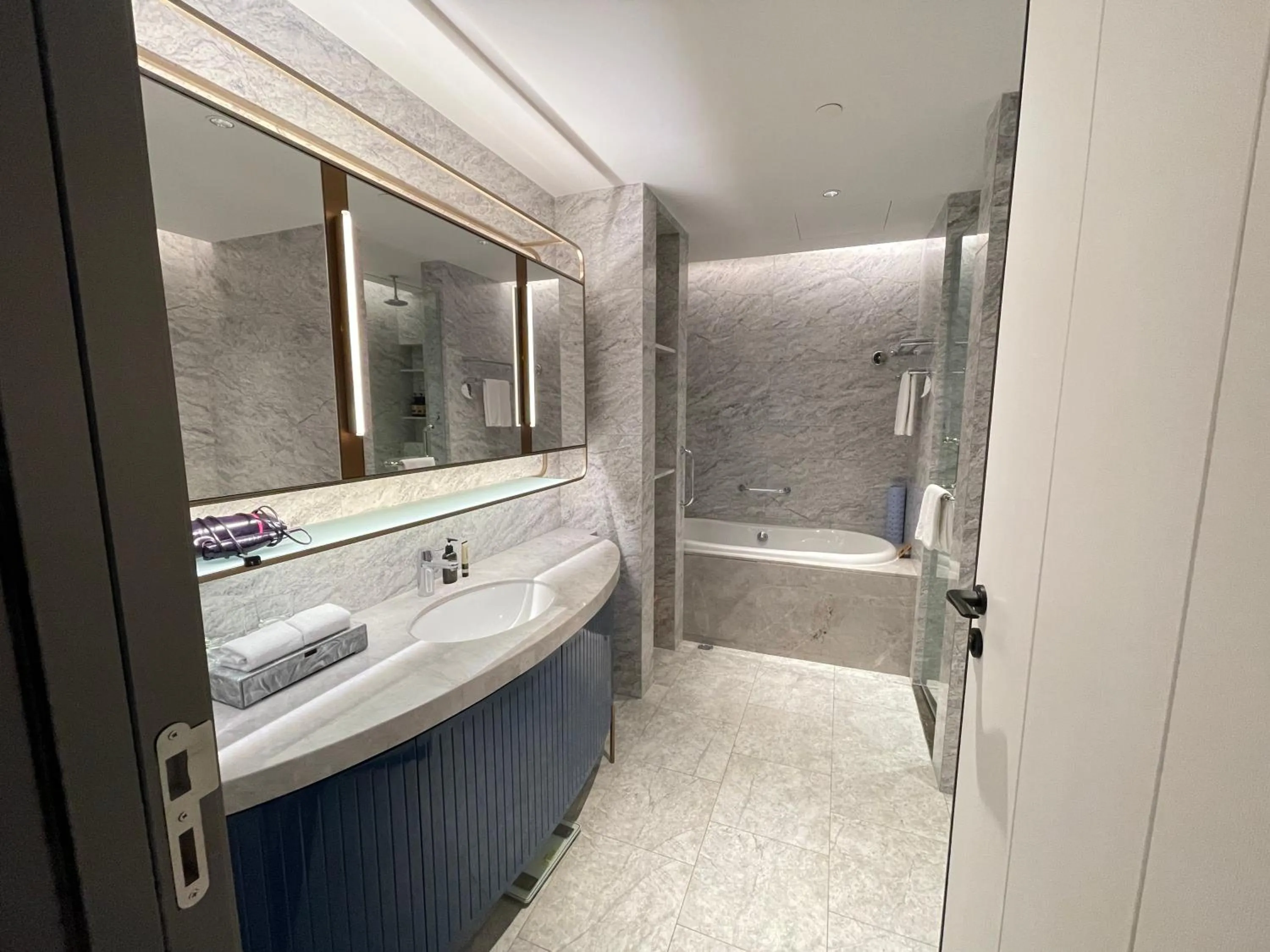 Shower in Ascott Raffles City Chongqing