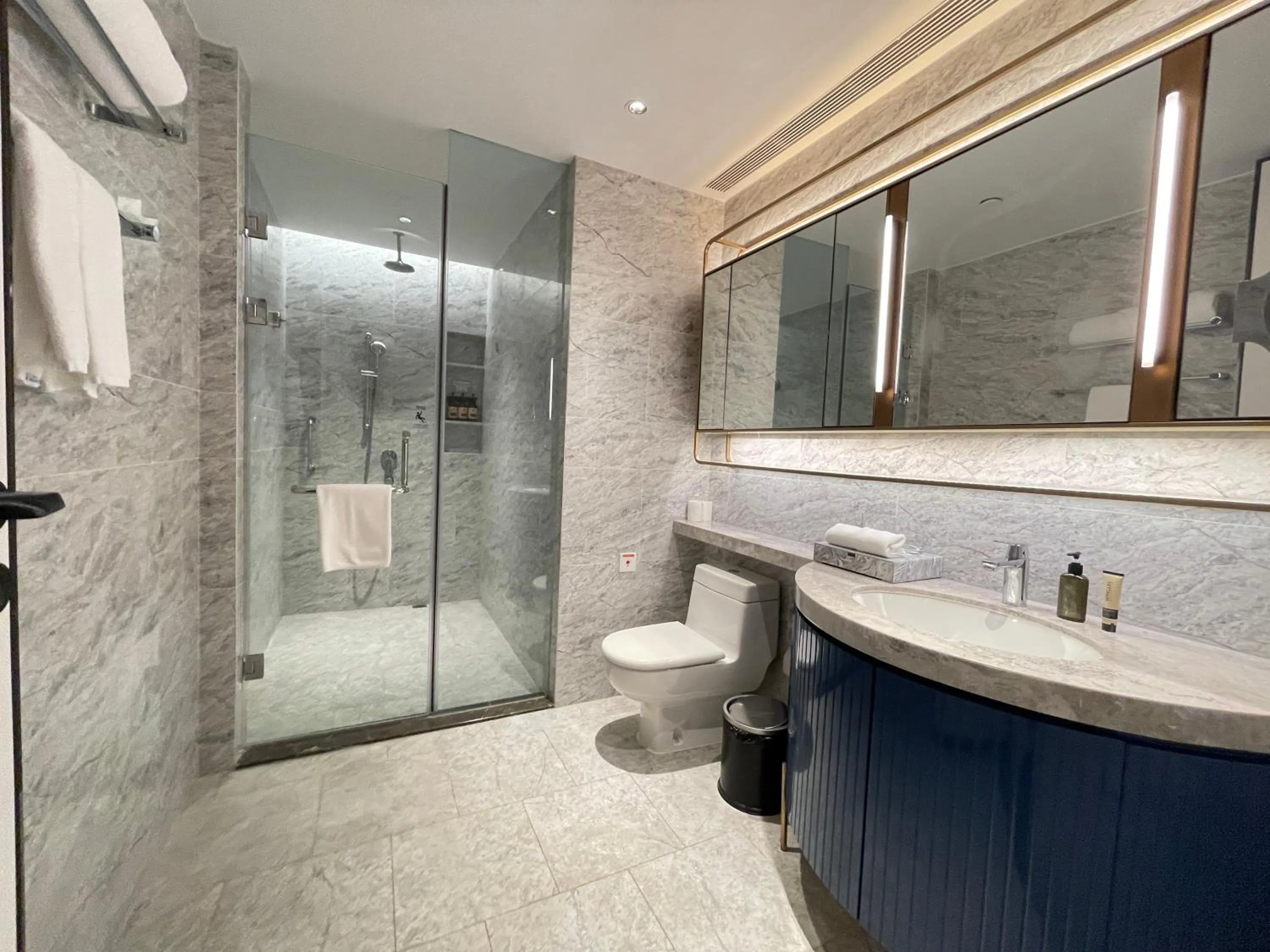 Shower in Ascott Raffles City Chongqing