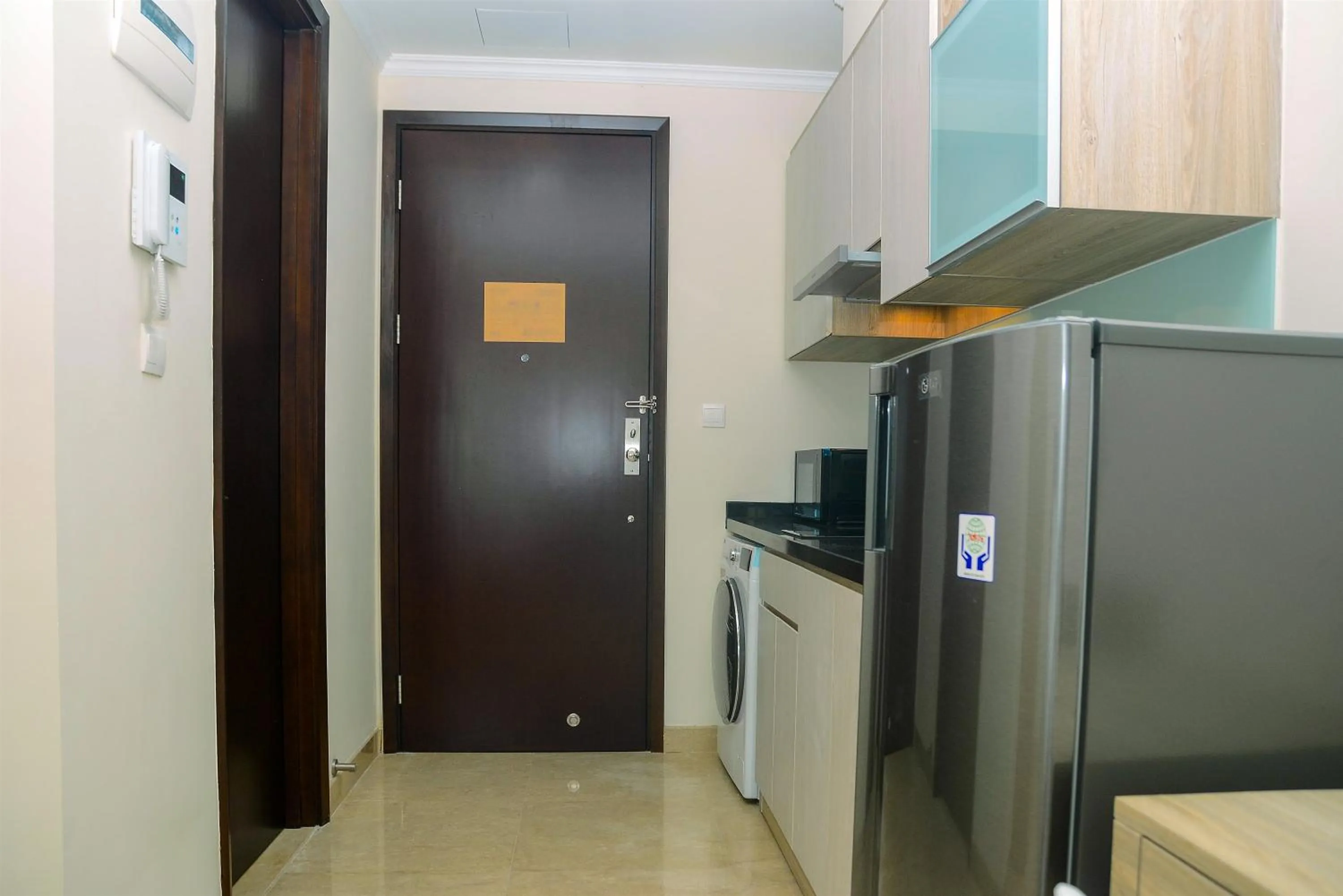 Kitchen or kitchenette in Modern and Cozy Studio Menteng Park Apartment By Travelio