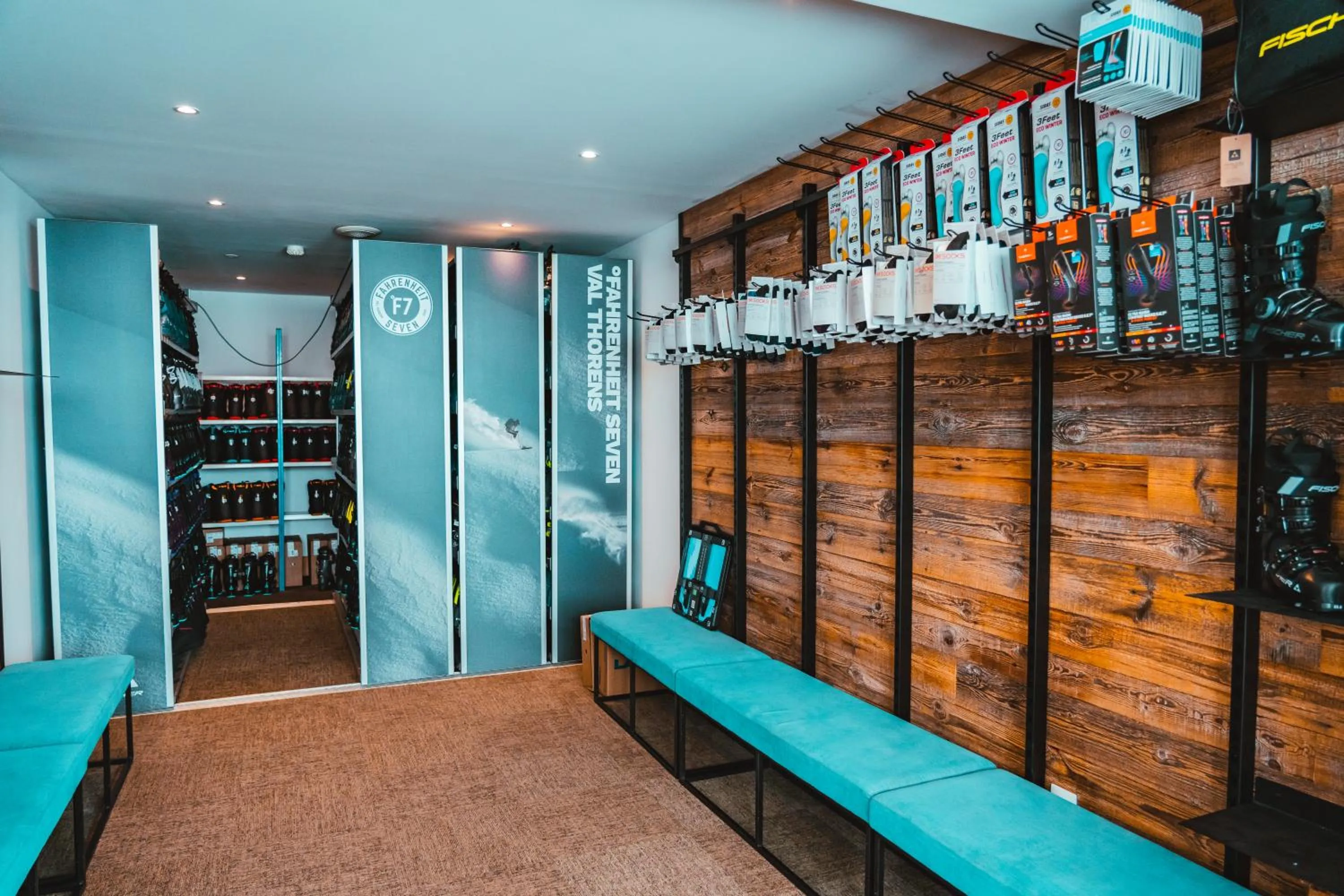 On-site shops in Fahrenheit Seven Val Thorens