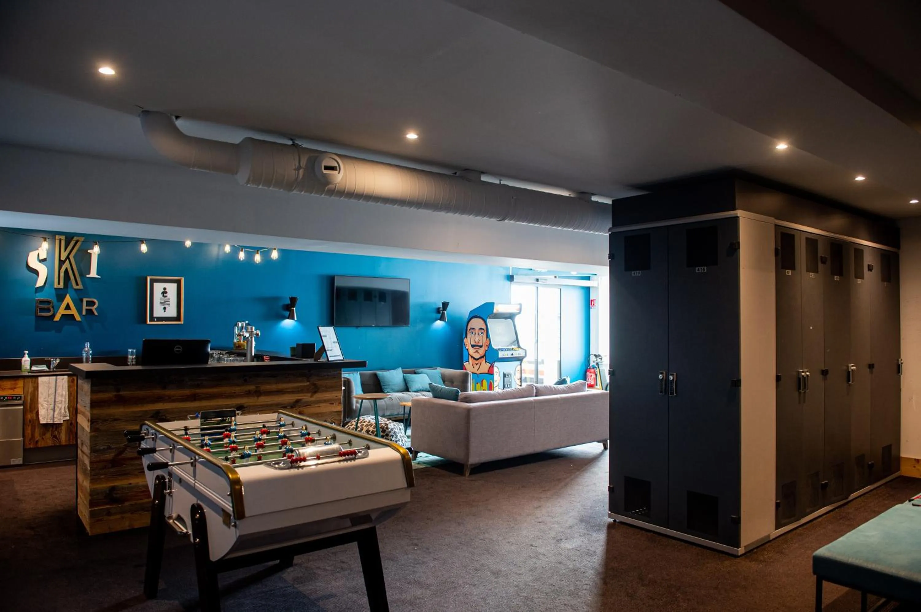 Skiing in Fahrenheit Seven Val Thorens