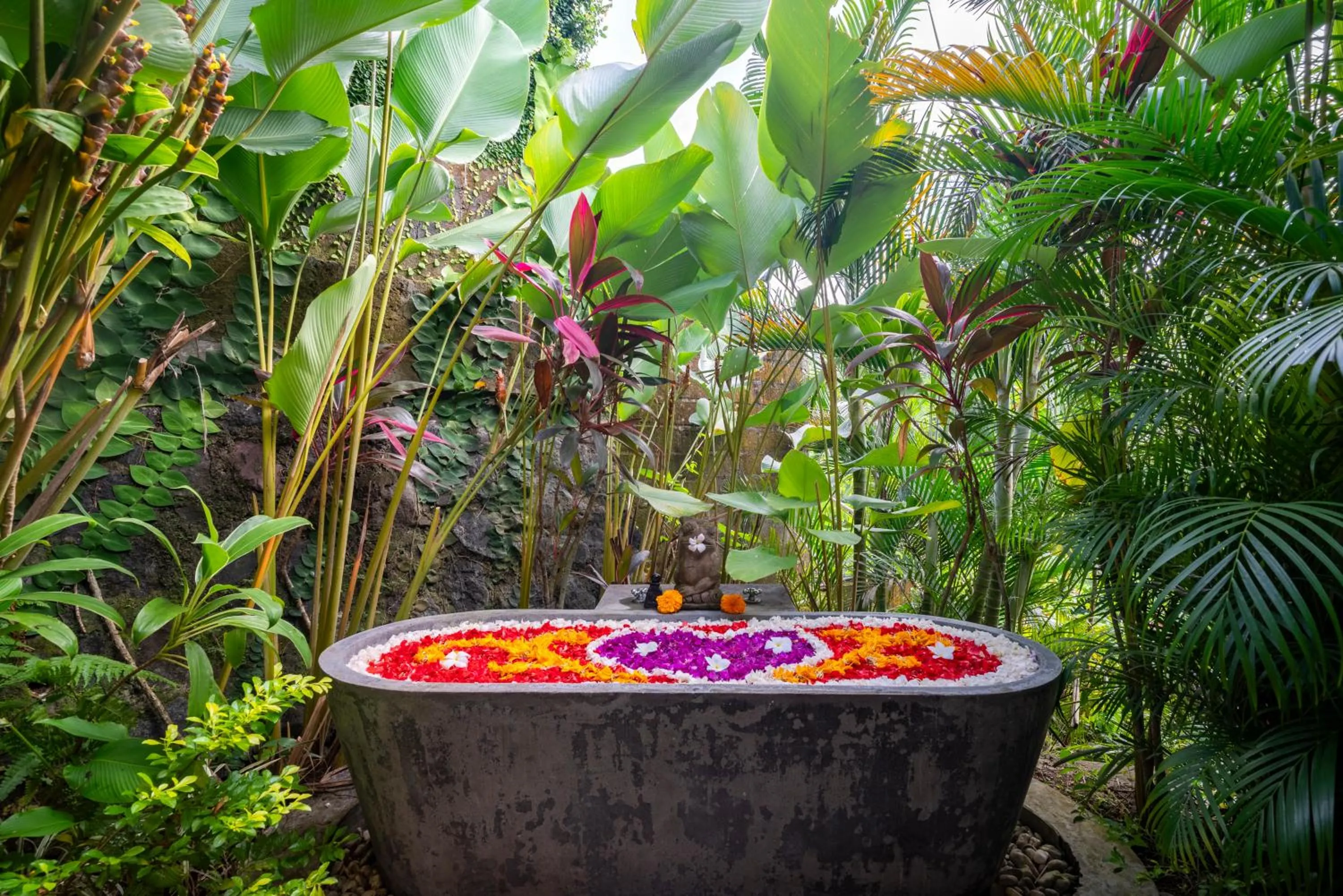 Bath in Kadewa Retreat Ubud - Adults Only