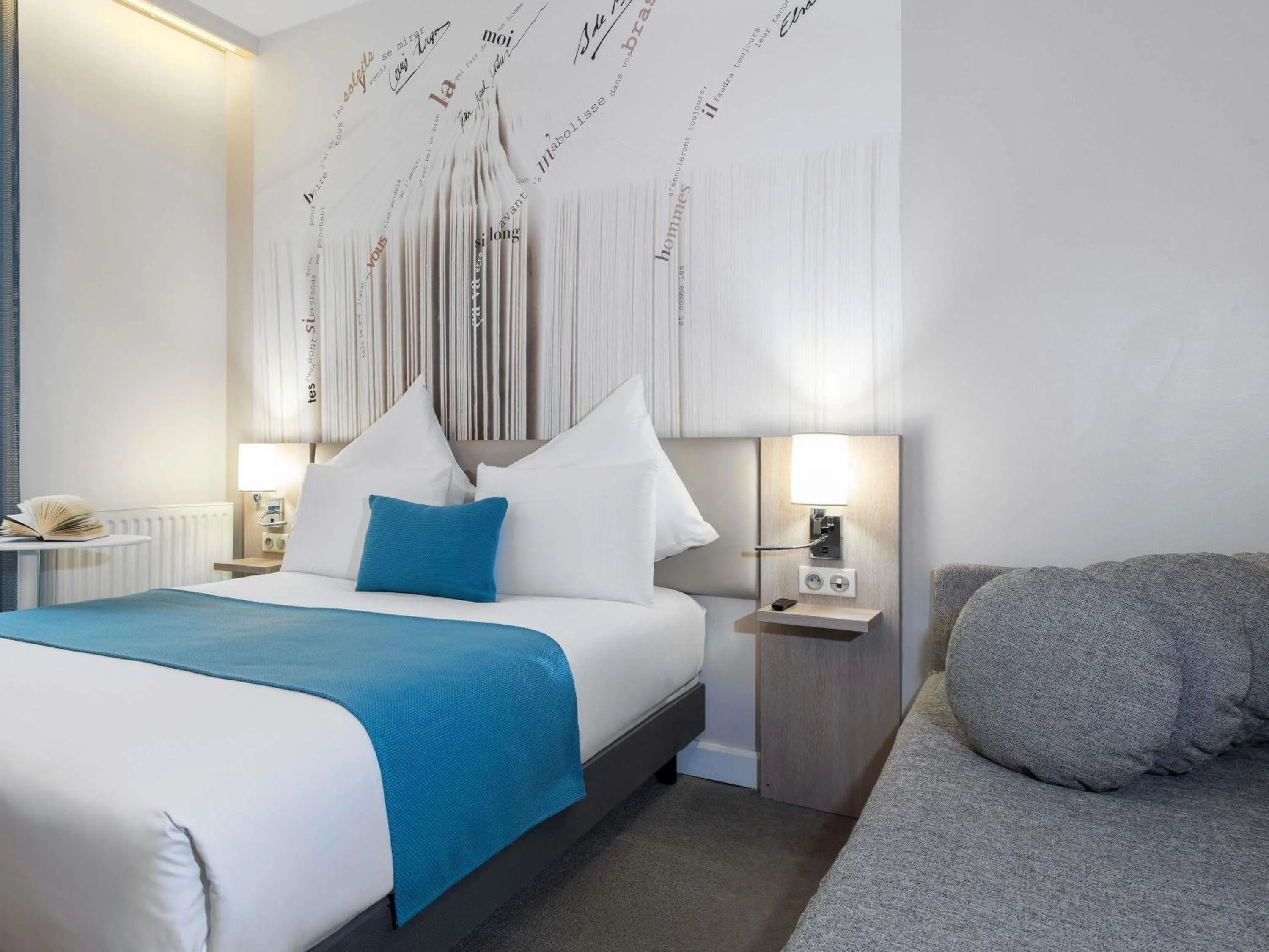 Bedroom, Bed in Mercure Paris Montparnasse Raspail