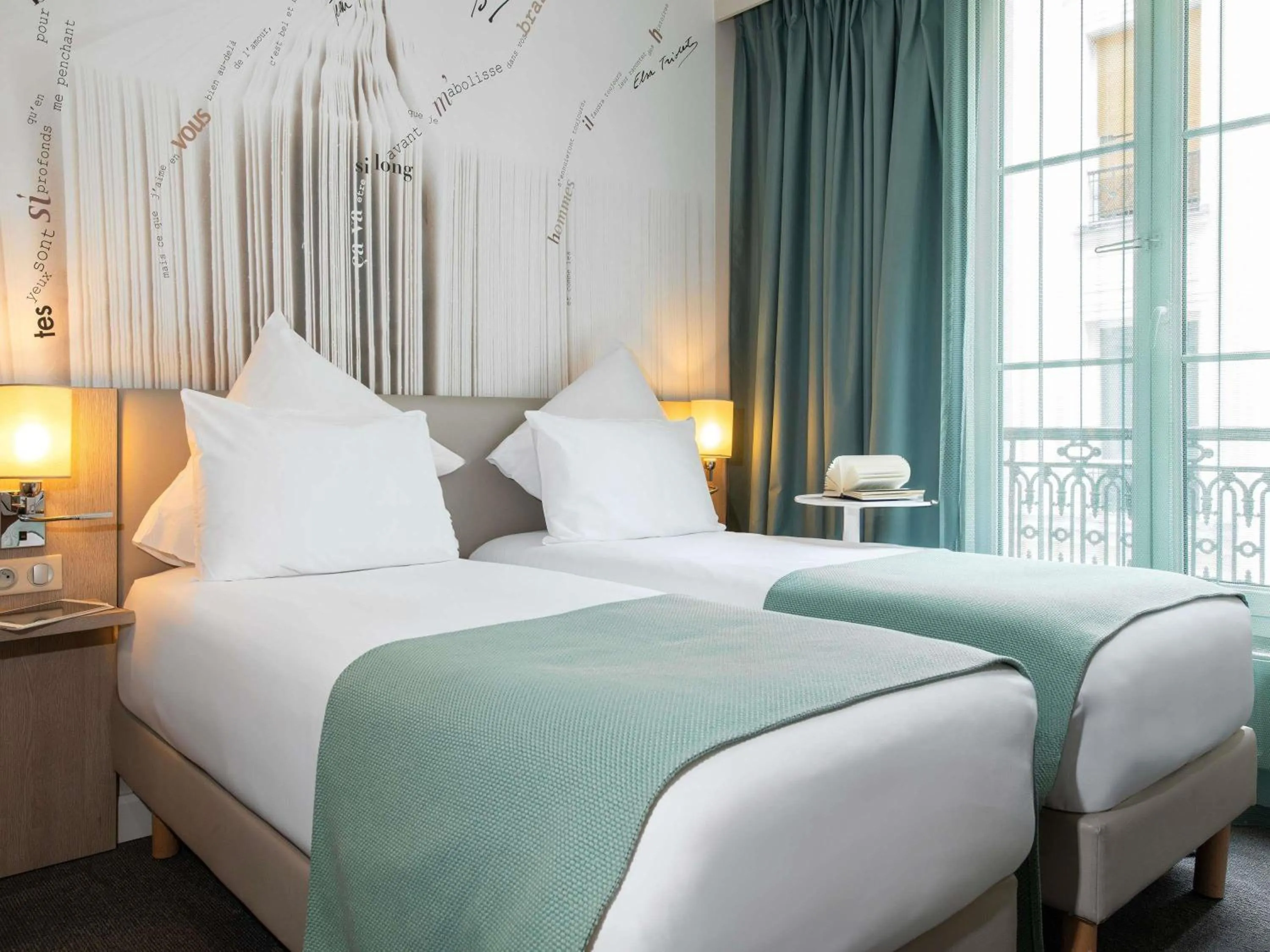 Bedroom, Bed in Mercure Paris Montparnasse Raspail