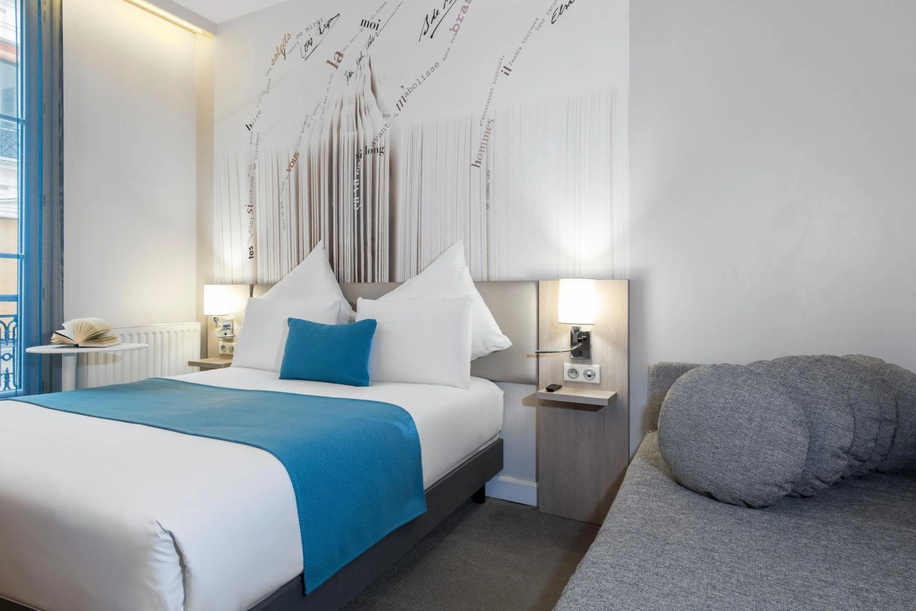 Bedroom, Bed in Mercure Paris Montparnasse Raspail