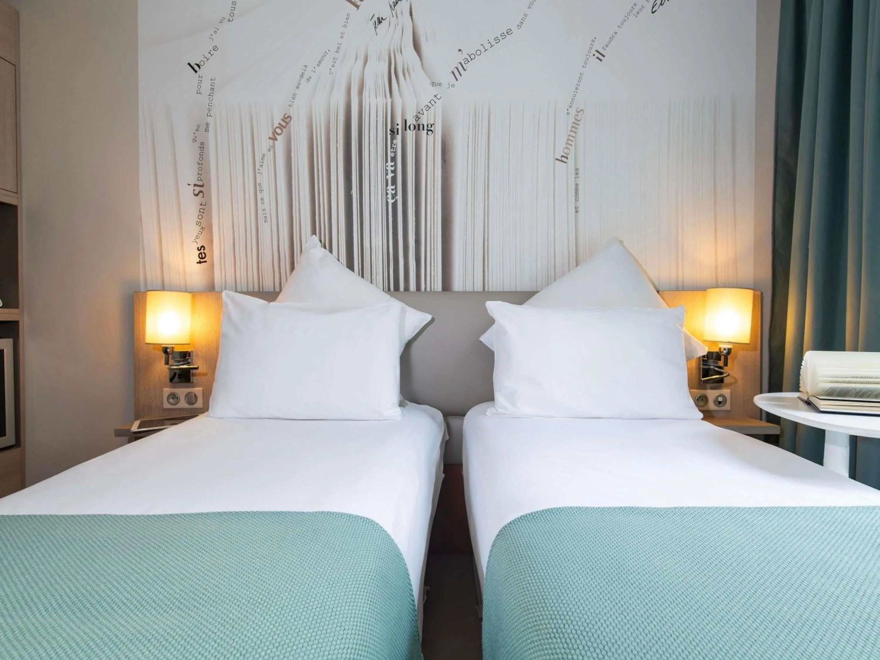 Bedroom, Bed in Mercure Paris Montparnasse Raspail