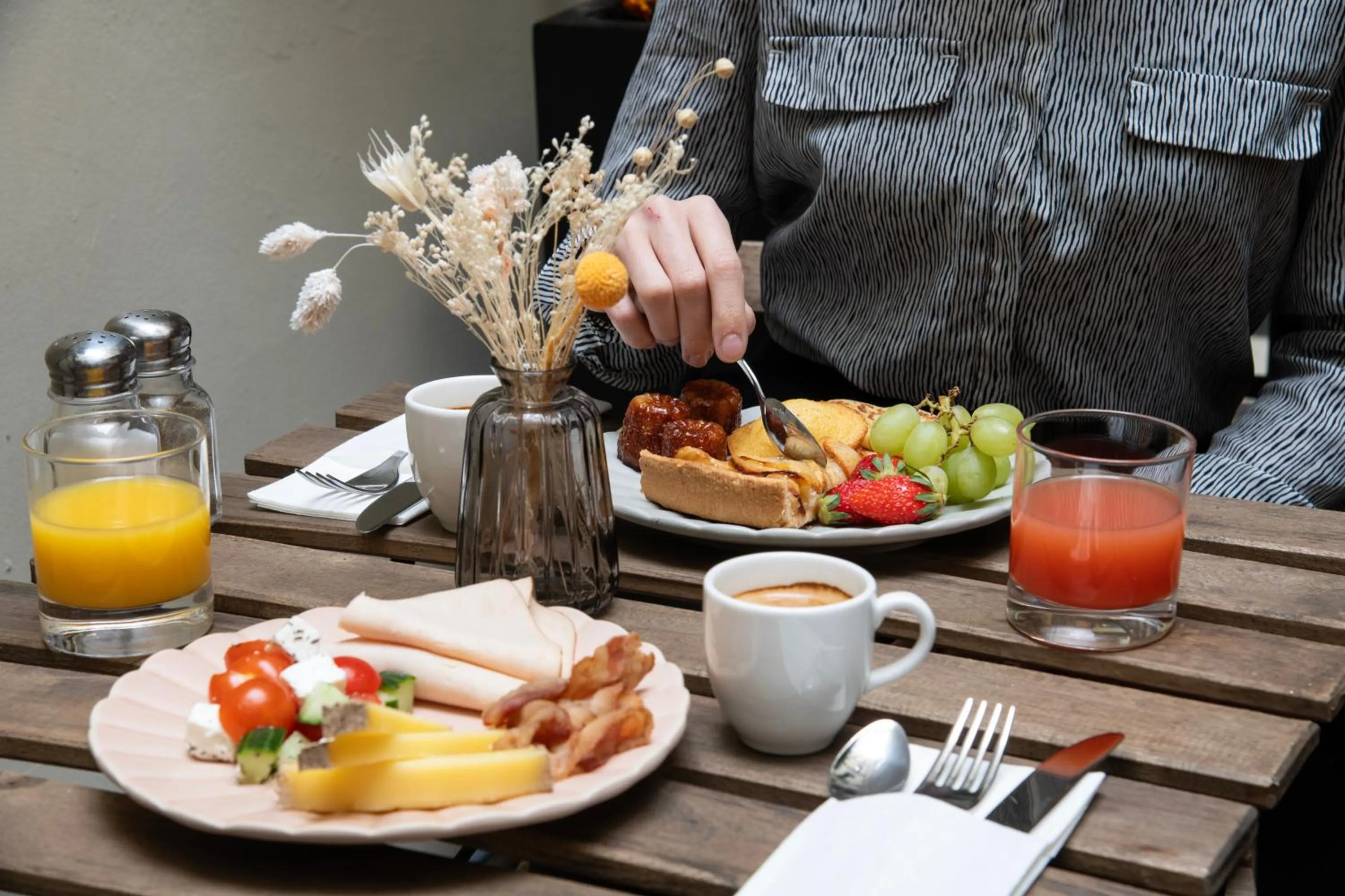Breakfast in Mercure Paris Montparnasse Raspail