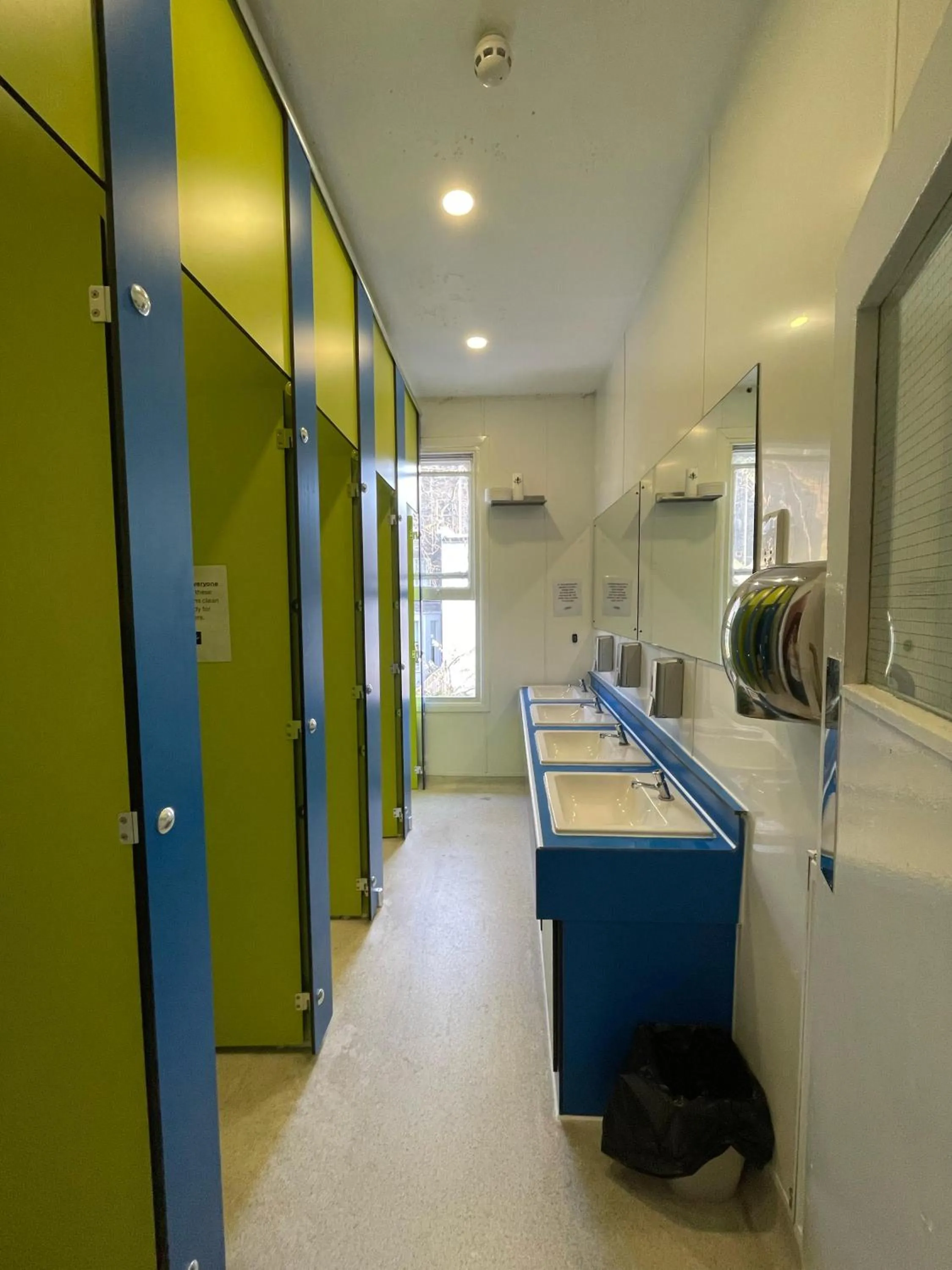 Bathroom in Saint James Backpackers