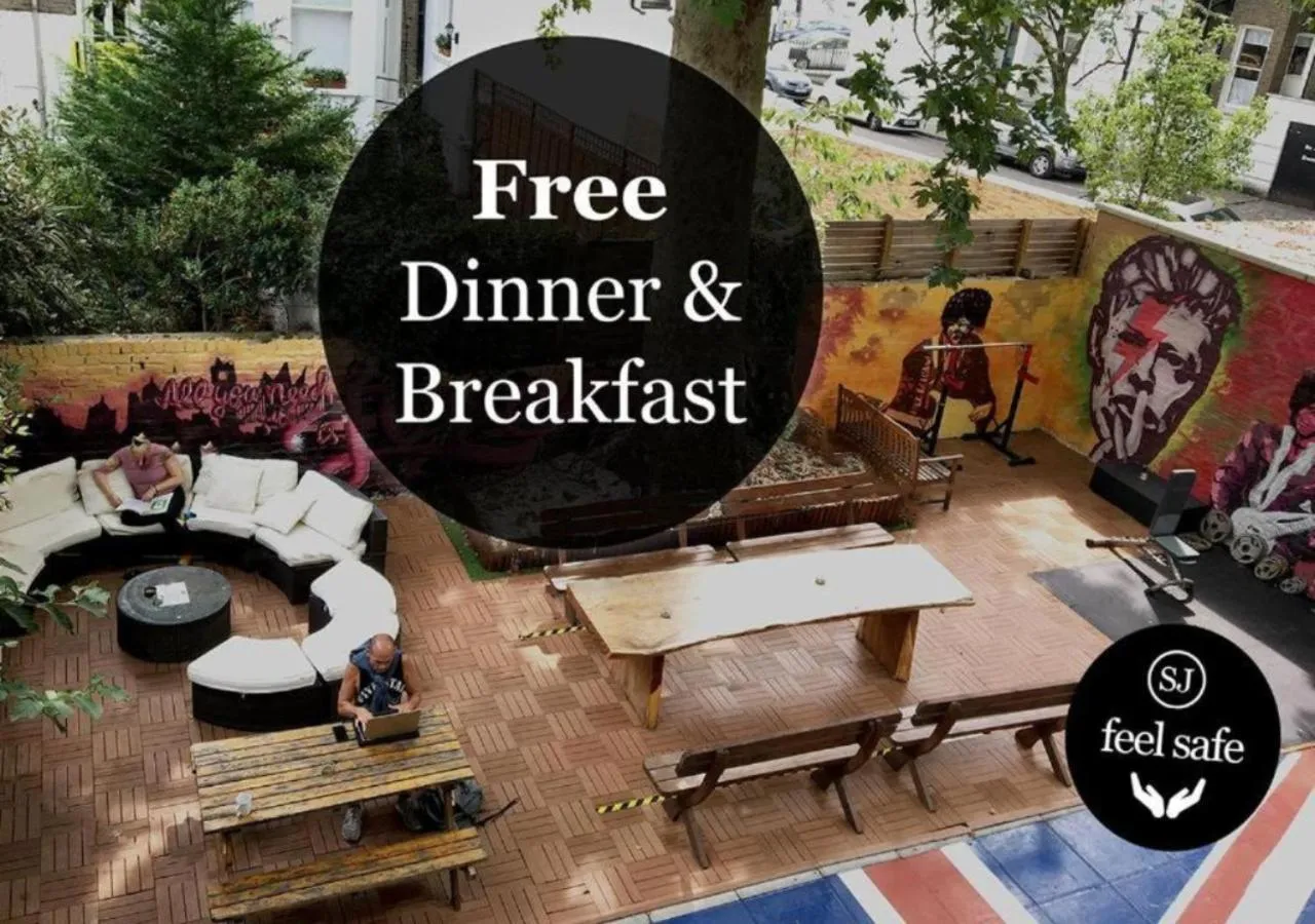 Dining area in Saint James Backpackers