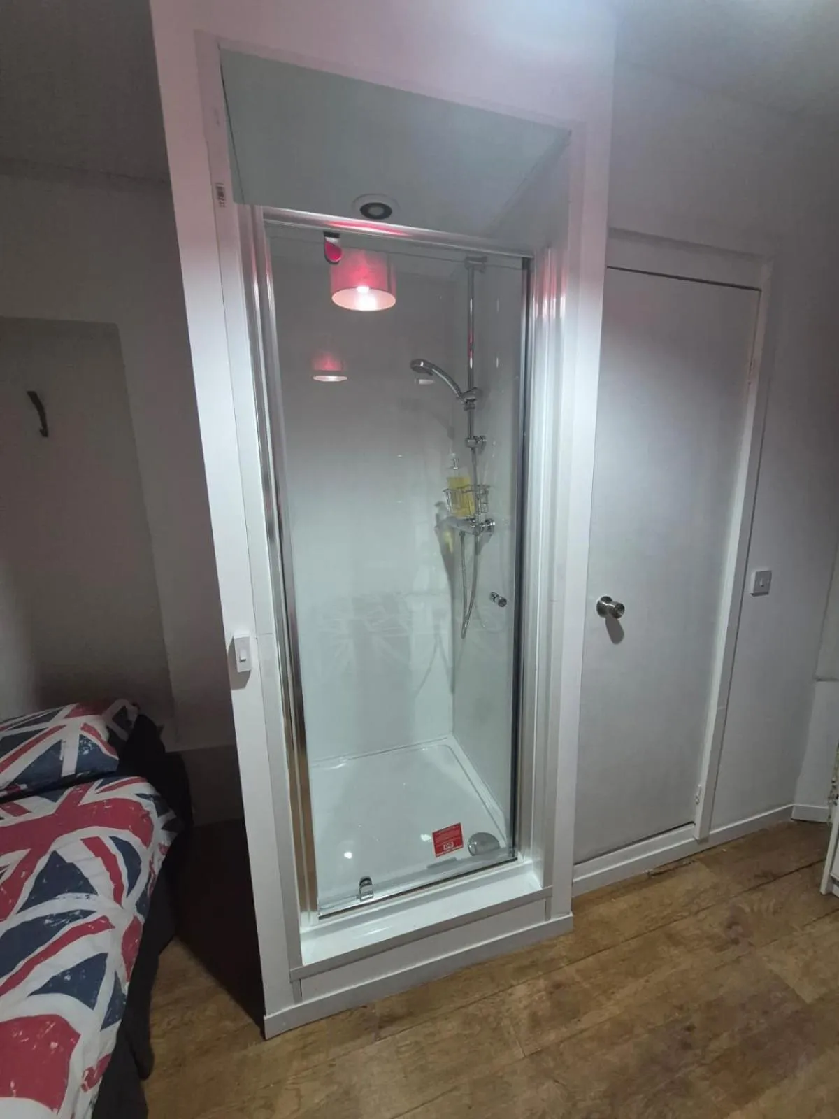 Shower, Bed in Saint James Backpackers