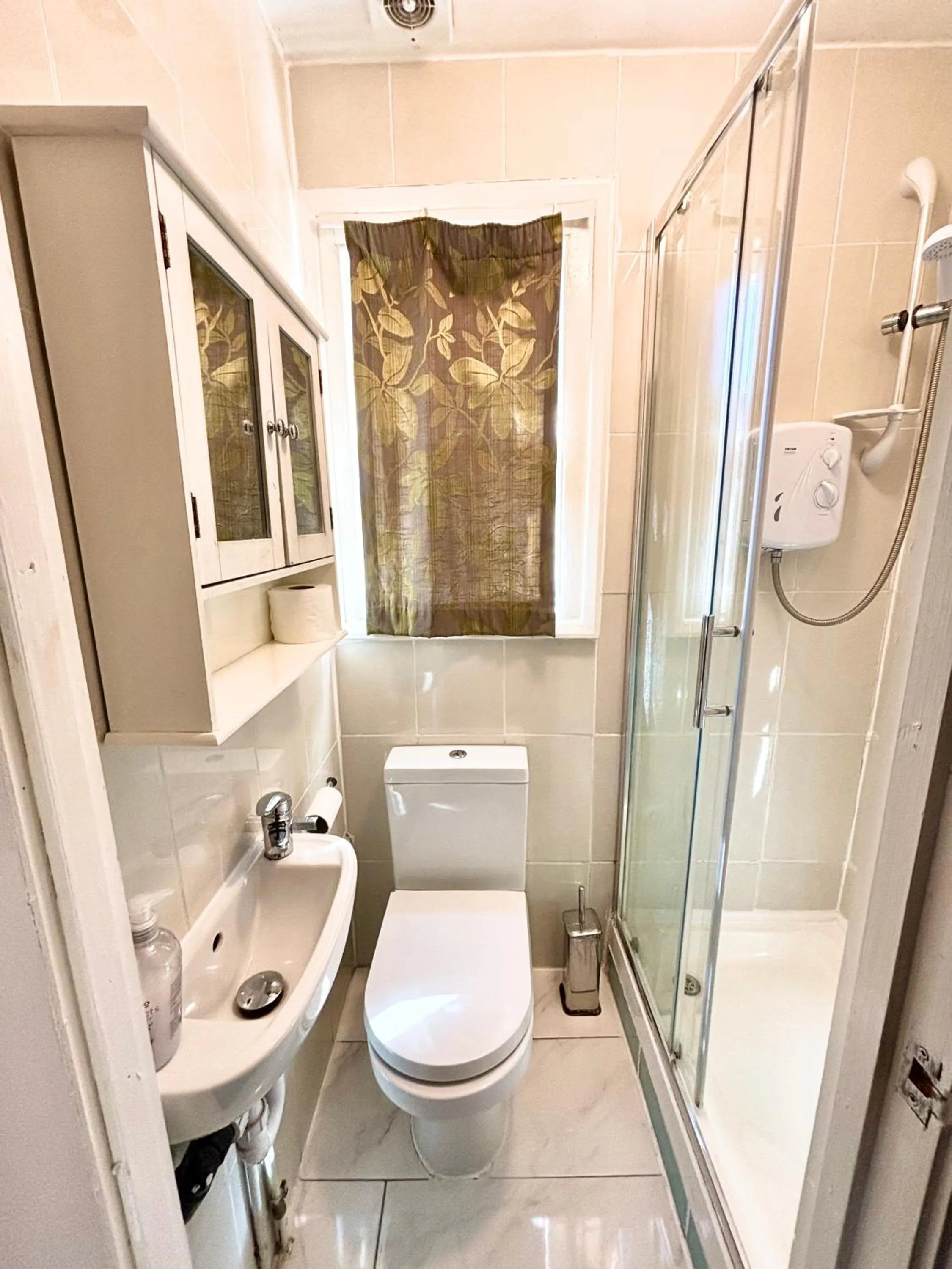 Shower in Saint James Backpackers