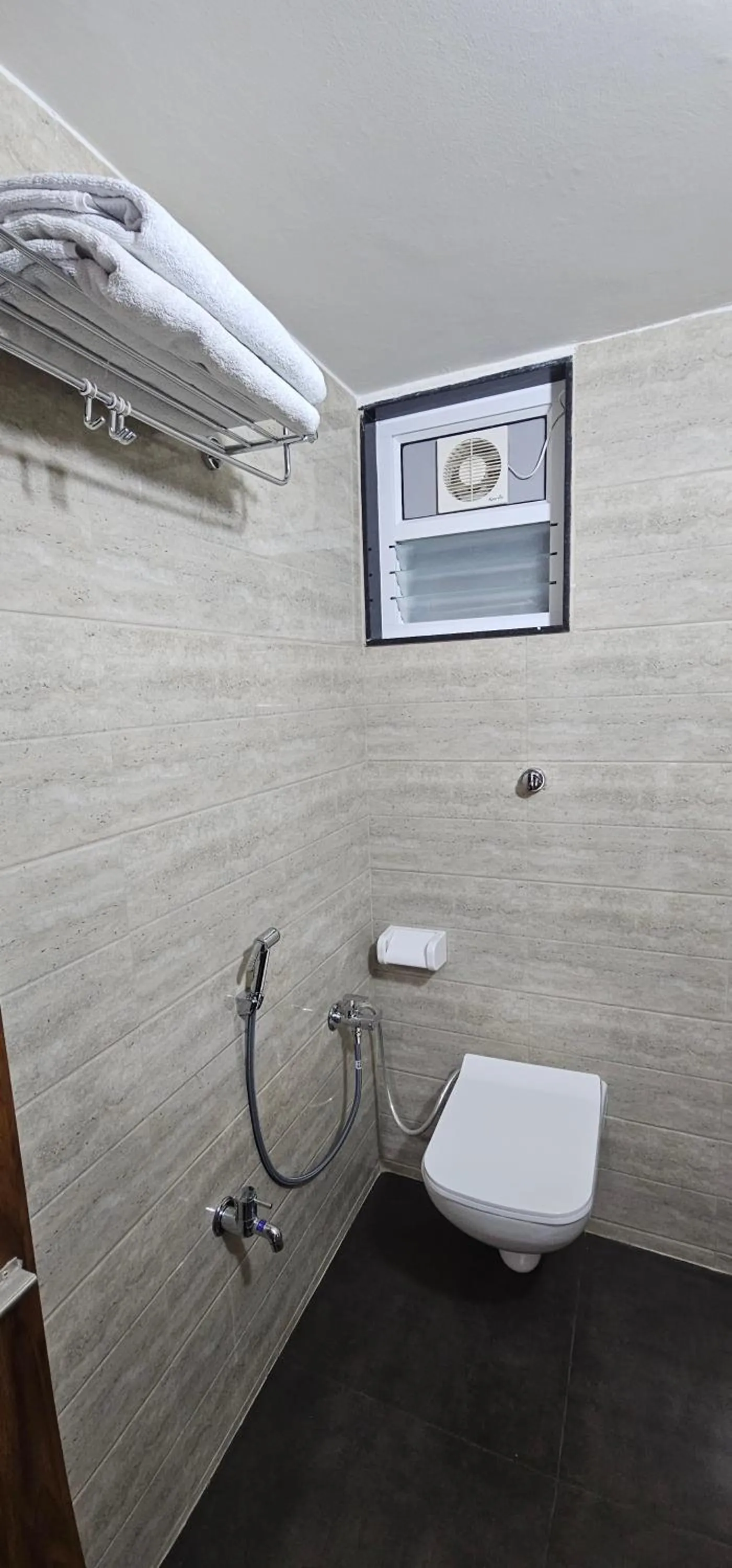 Bathroom in Daze Off Studio house