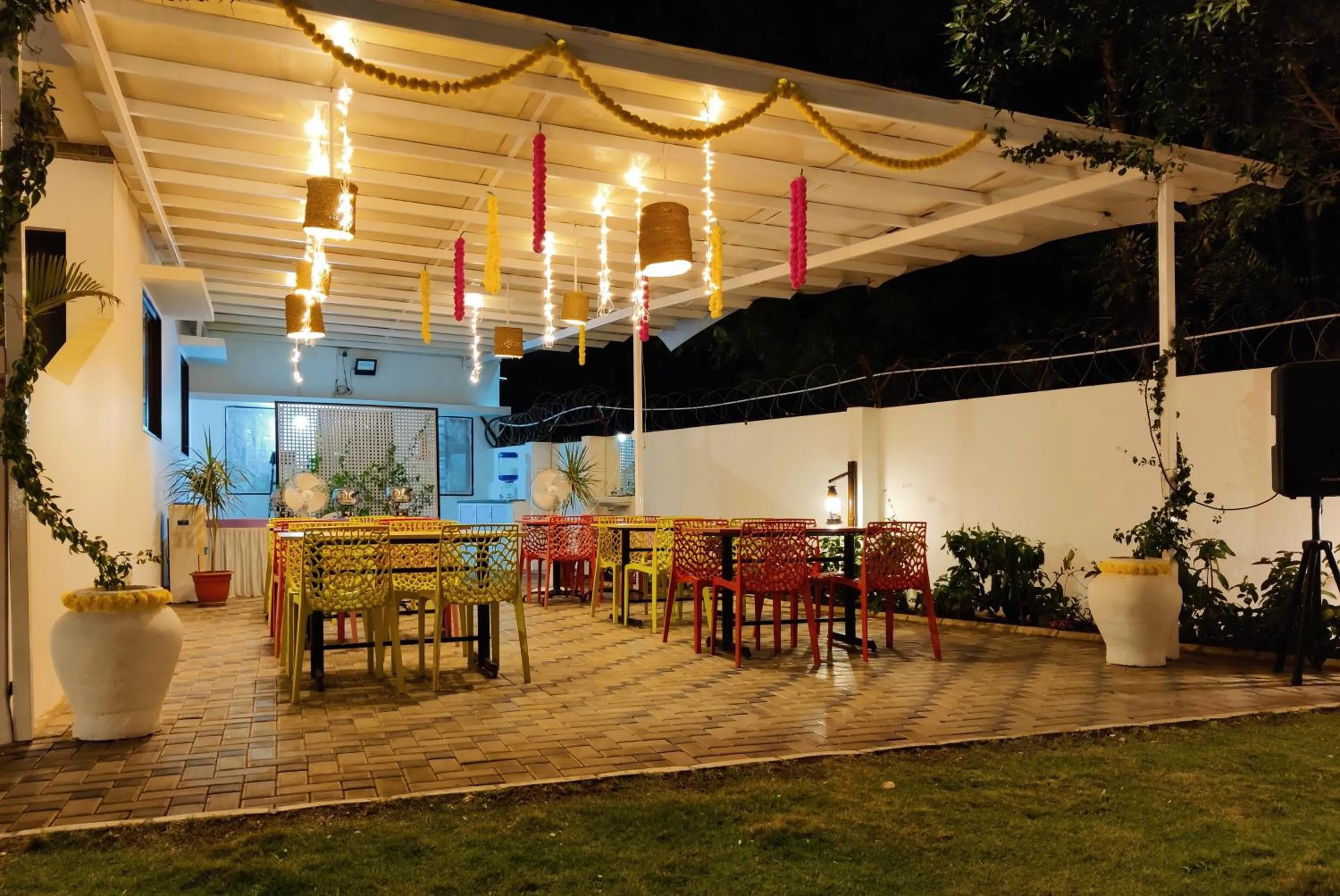 Restaurant/places to eat in Daze Off Studio house