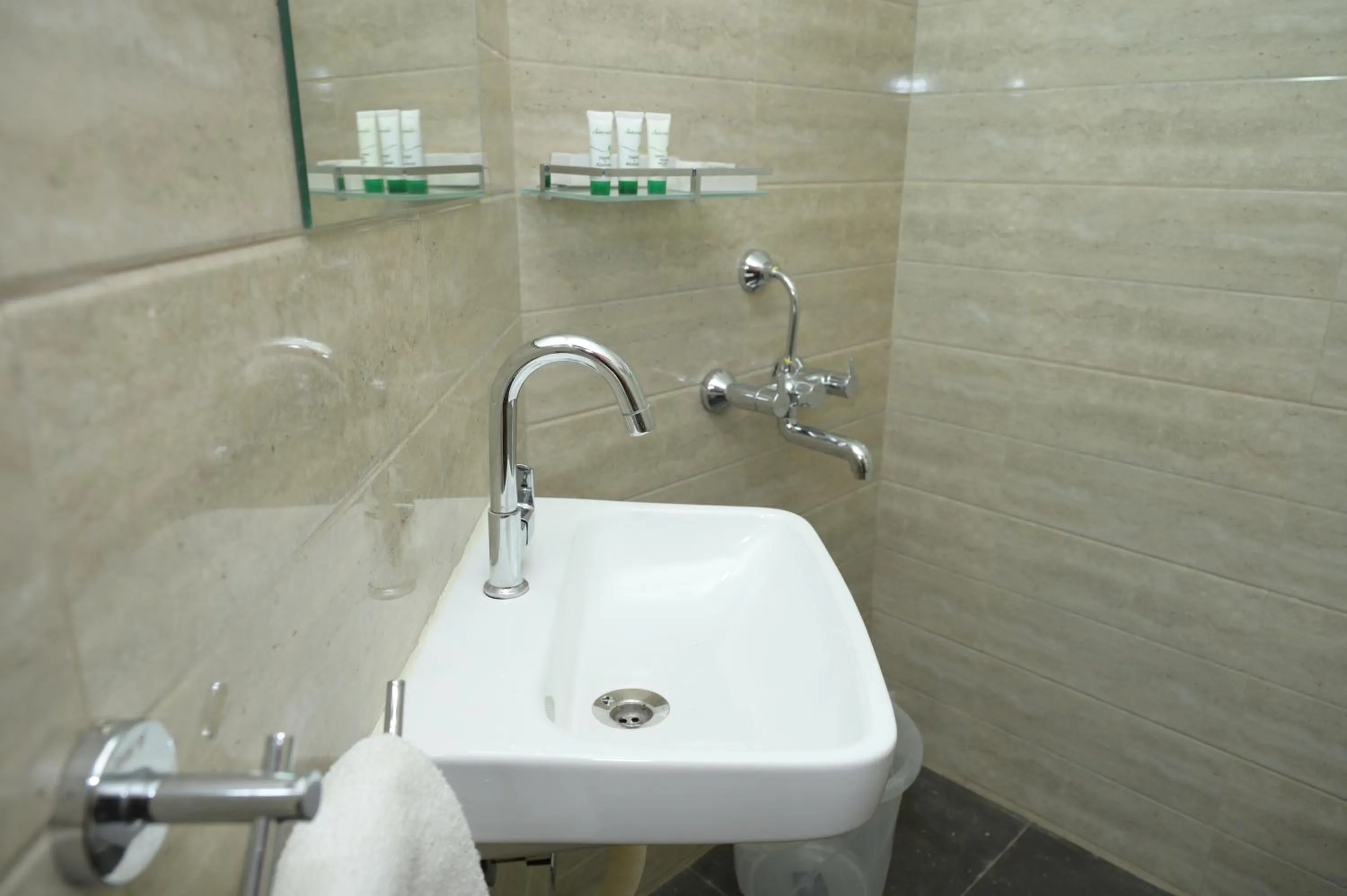 Bathroom in Daze Off Studio house