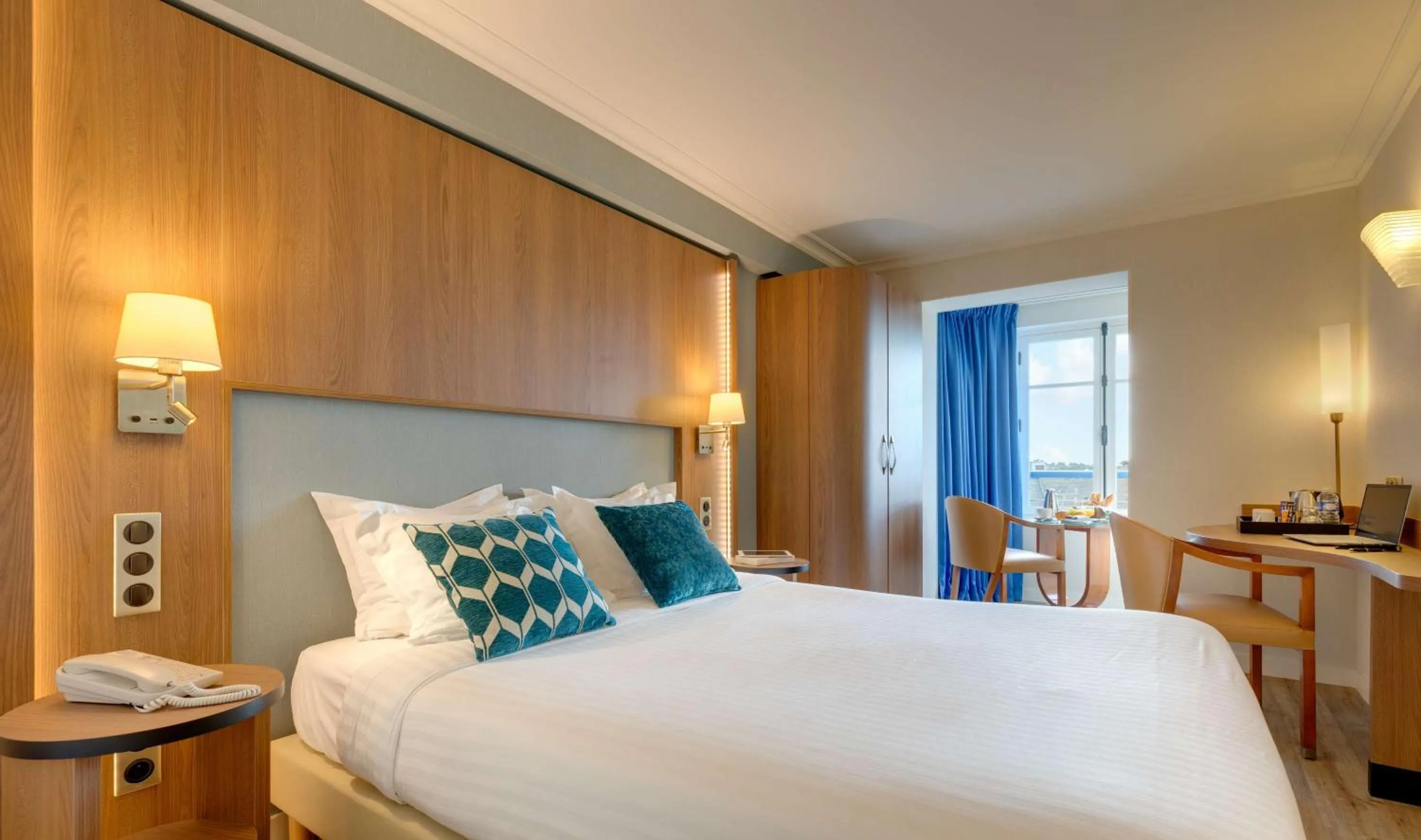 Photo of the whole room, Bed in Best Western Alexandra